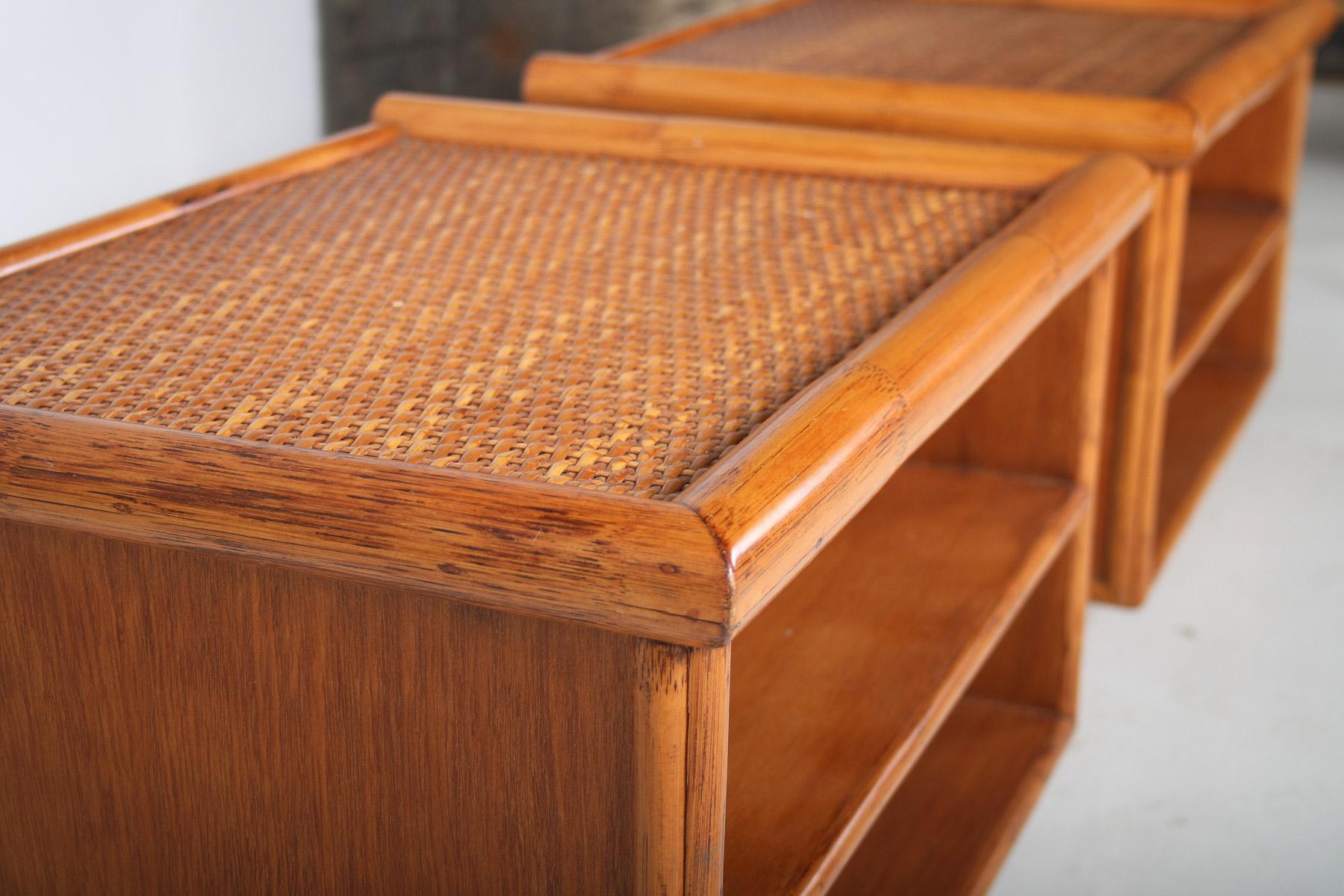 Ein Paar Mid-Century Rattan Top Bamboo Night Stand Beistelltische im Angebot 5