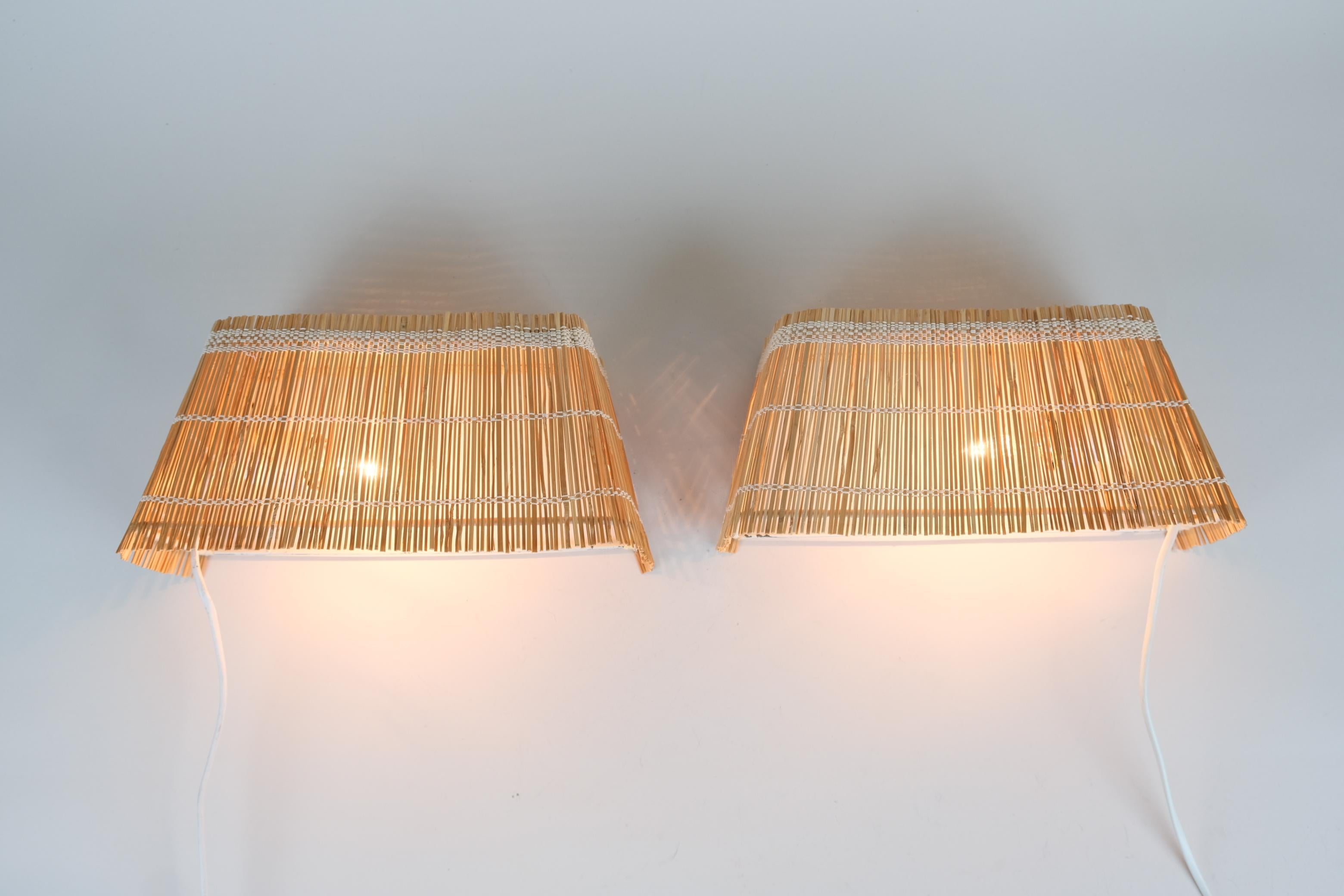 A Pair of Mid-Century Reed, Metal and Natural Fabric Wall Lamps, Finland 1950s For Sale 1