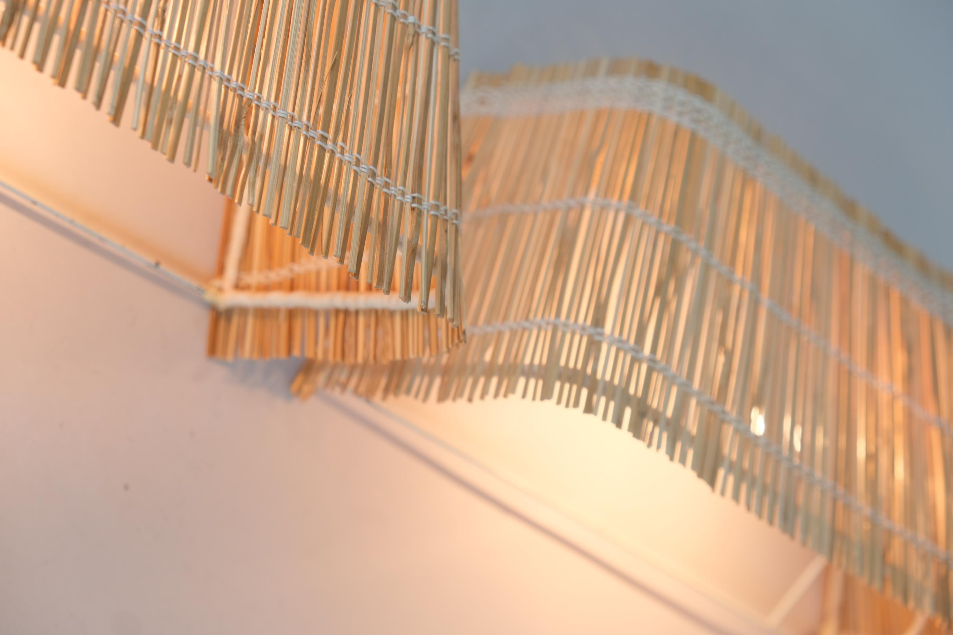 A Pair of Mid-Century Reed, Metal and Natural Fabric Wall Lamps, Finland 1950s In Good Condition For Sale In Helsinki, FI