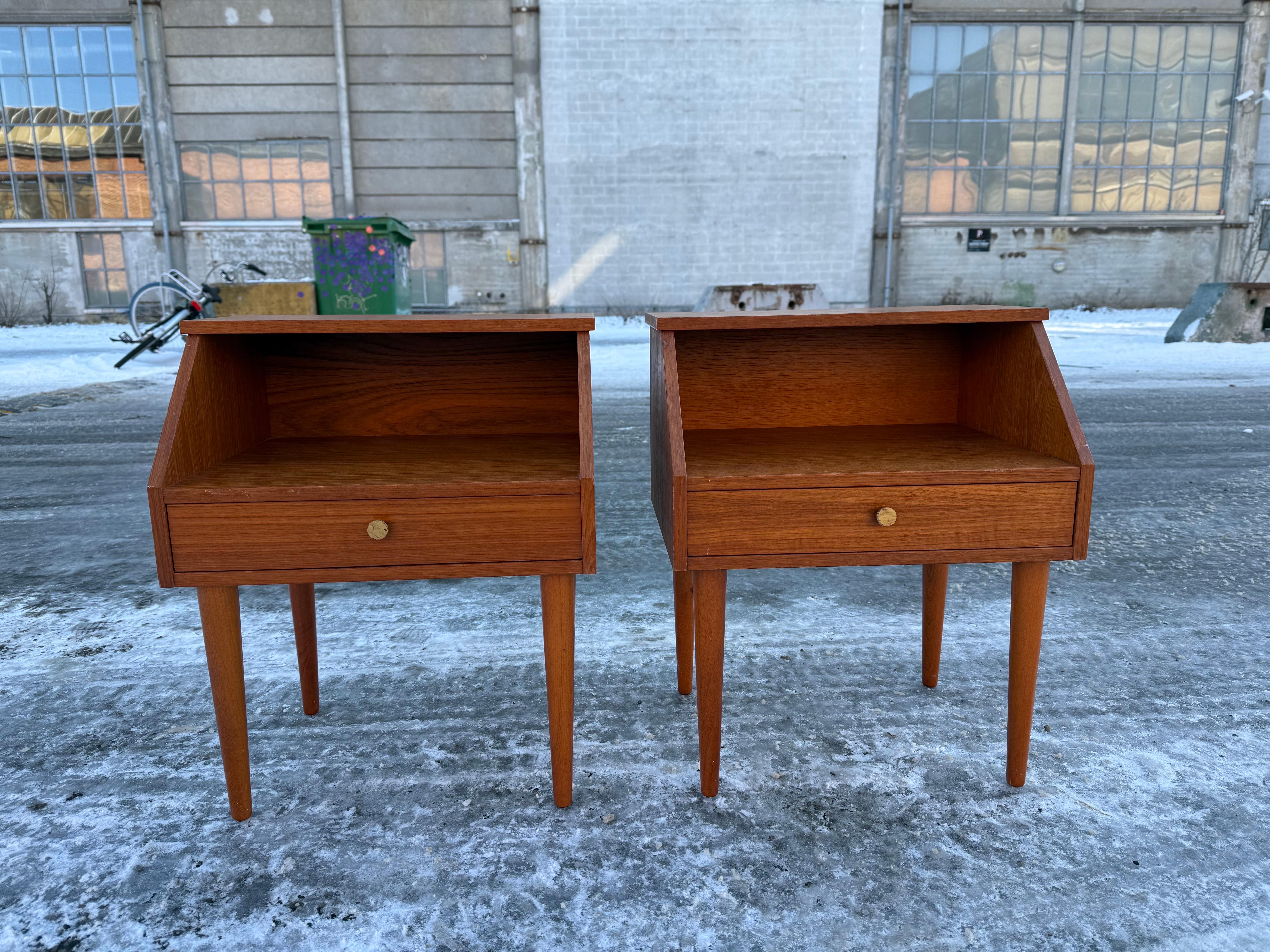 A pair of mid-century standard Danish teak Night stands from the 1960´s 4