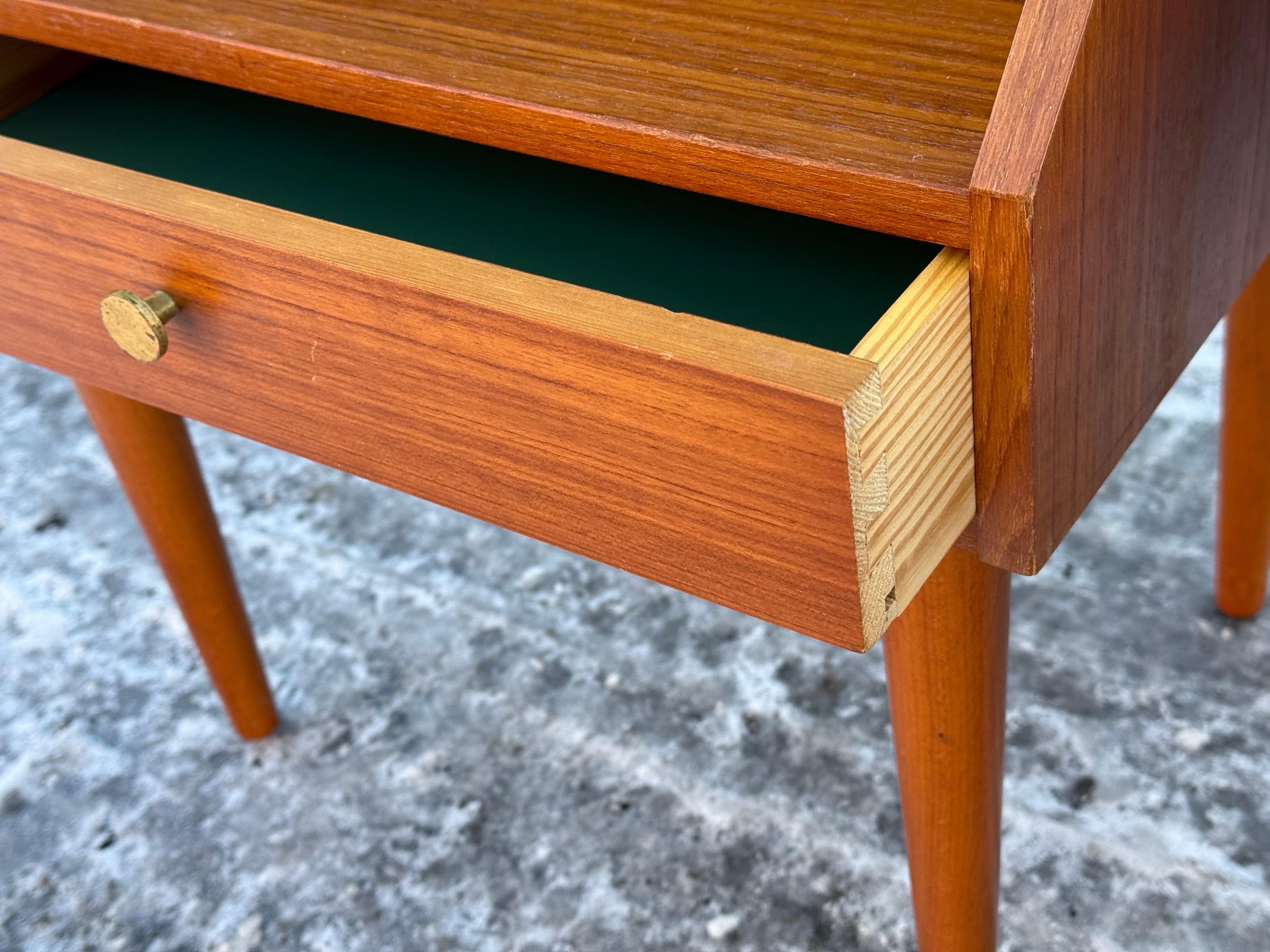 A pair of mid-century standard Danish teak Night stands from the 1960´s In Good Condition In Copenhagen, DK