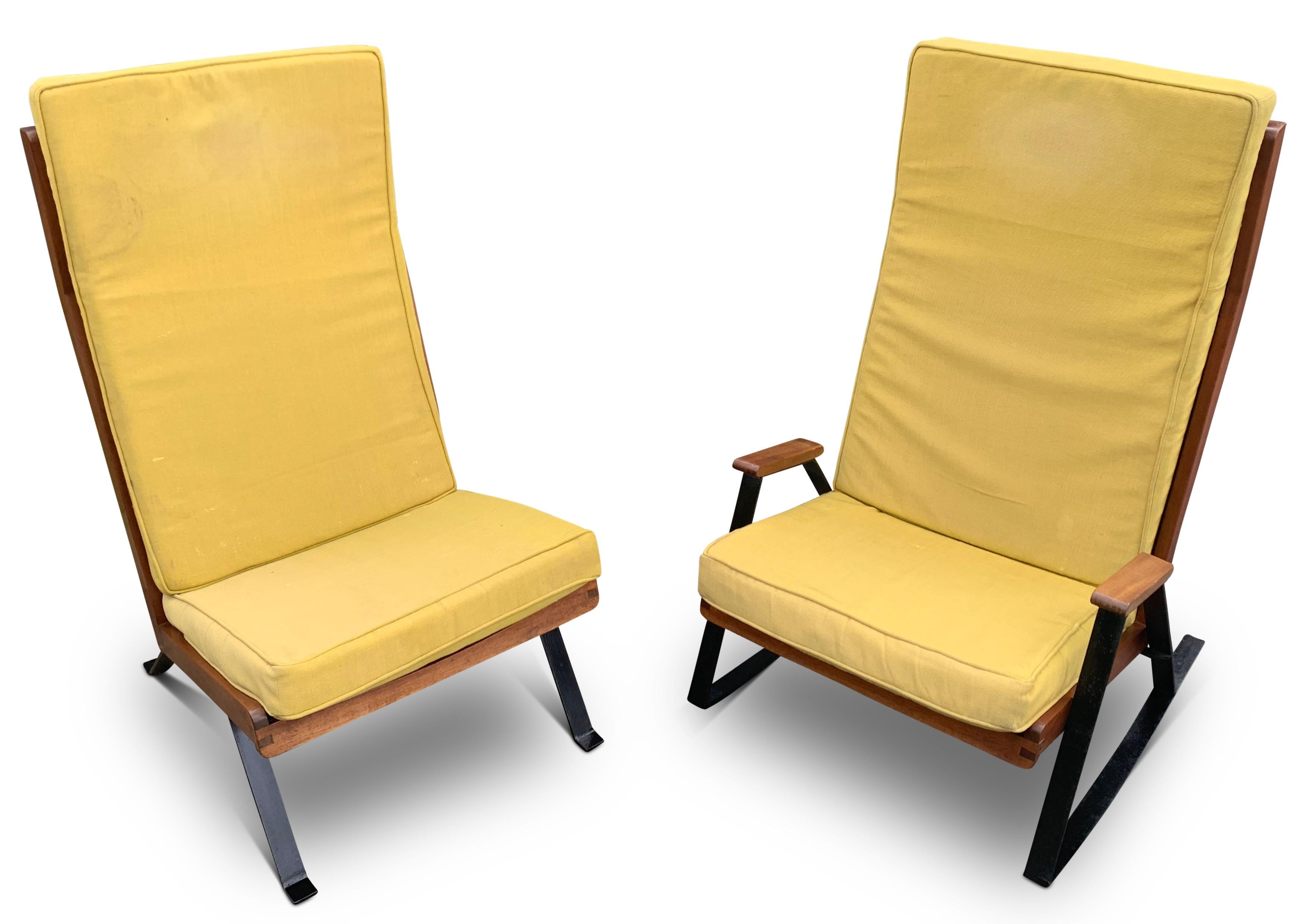 Mid-Century moderno Coppia di sedie a conchiglia imbottite in teak e acciaio ebanizzato della metà del secolo scorso in vendita