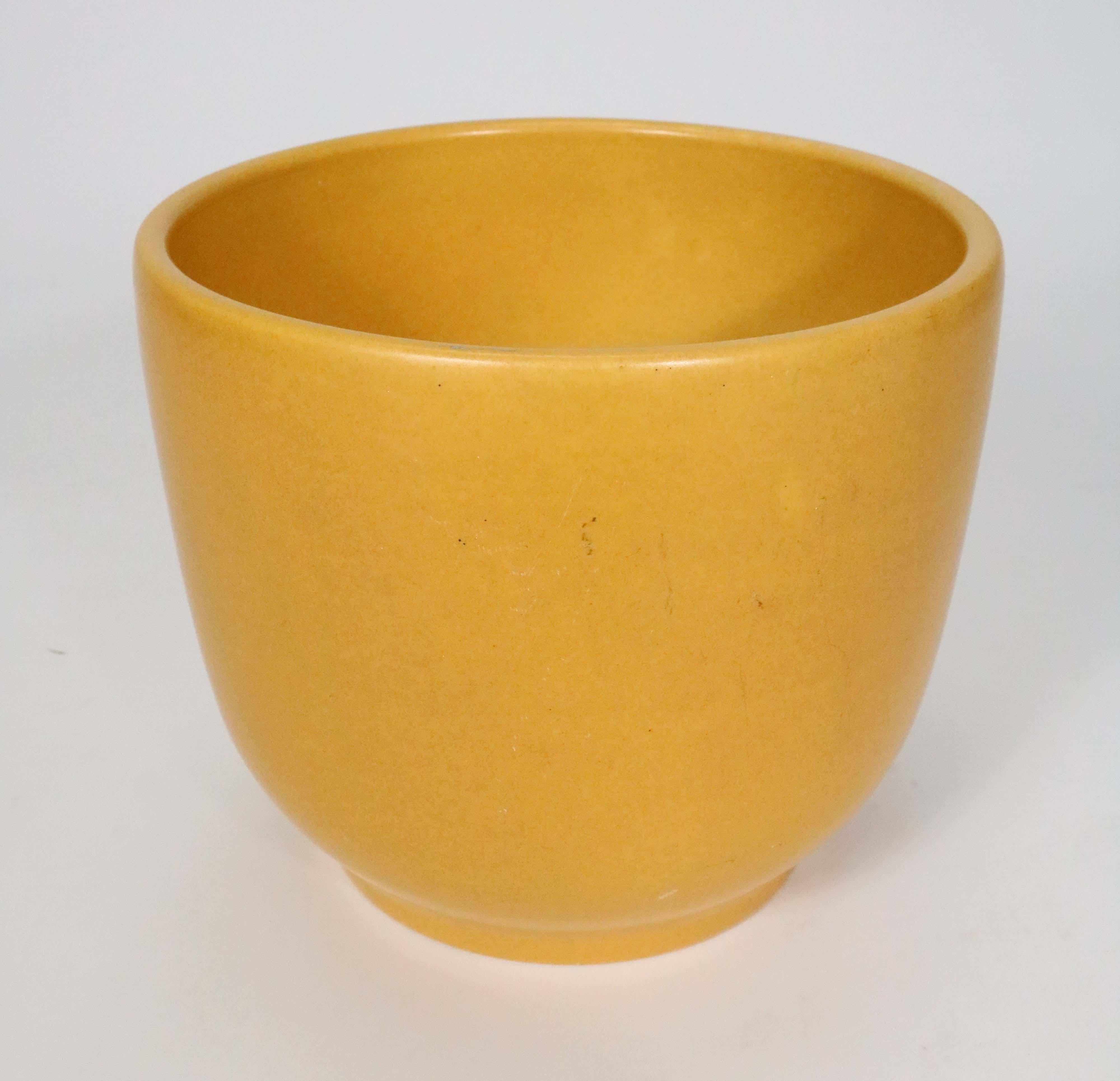 A handsome pair of yellow ochre pots by Gainey Pottery. Models AC-8 and T-10. Signed. 

Dimensions: 10.5