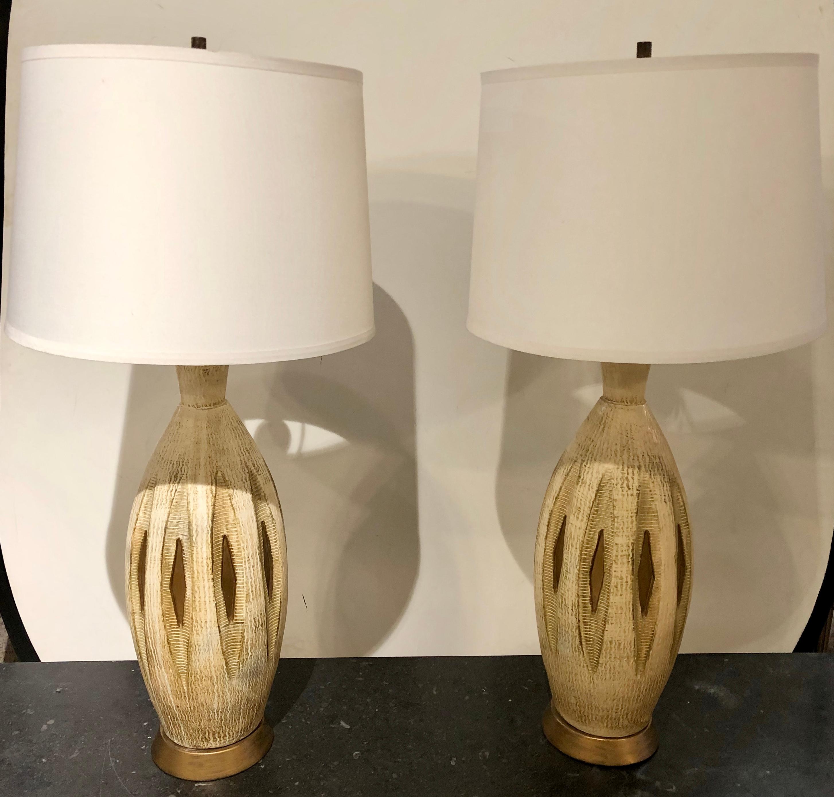 A pair of Mid-Century Modern table lamps.