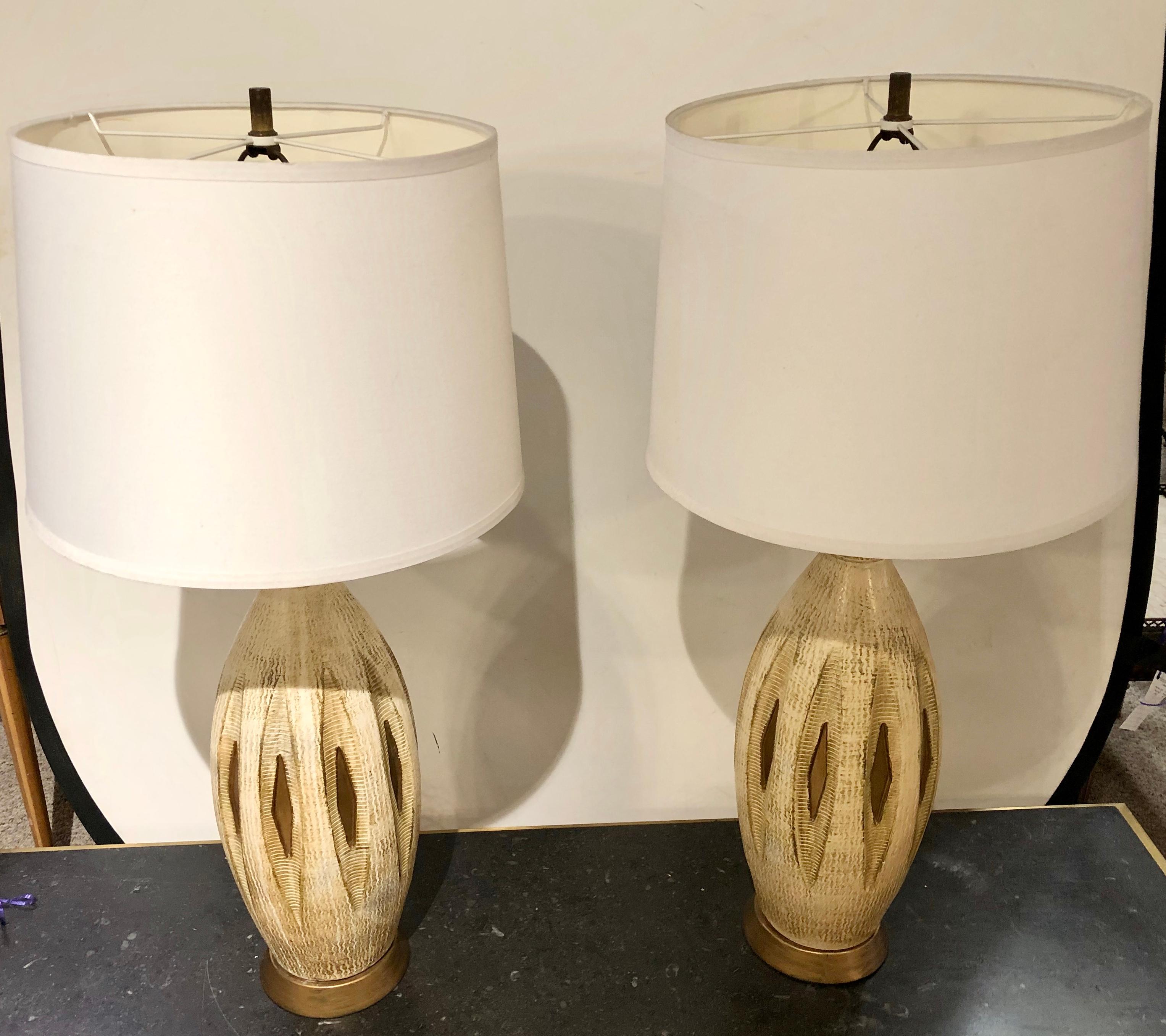 Pair of Mid-Century Modern Table Lamps In Good Condition In Stamford, CT