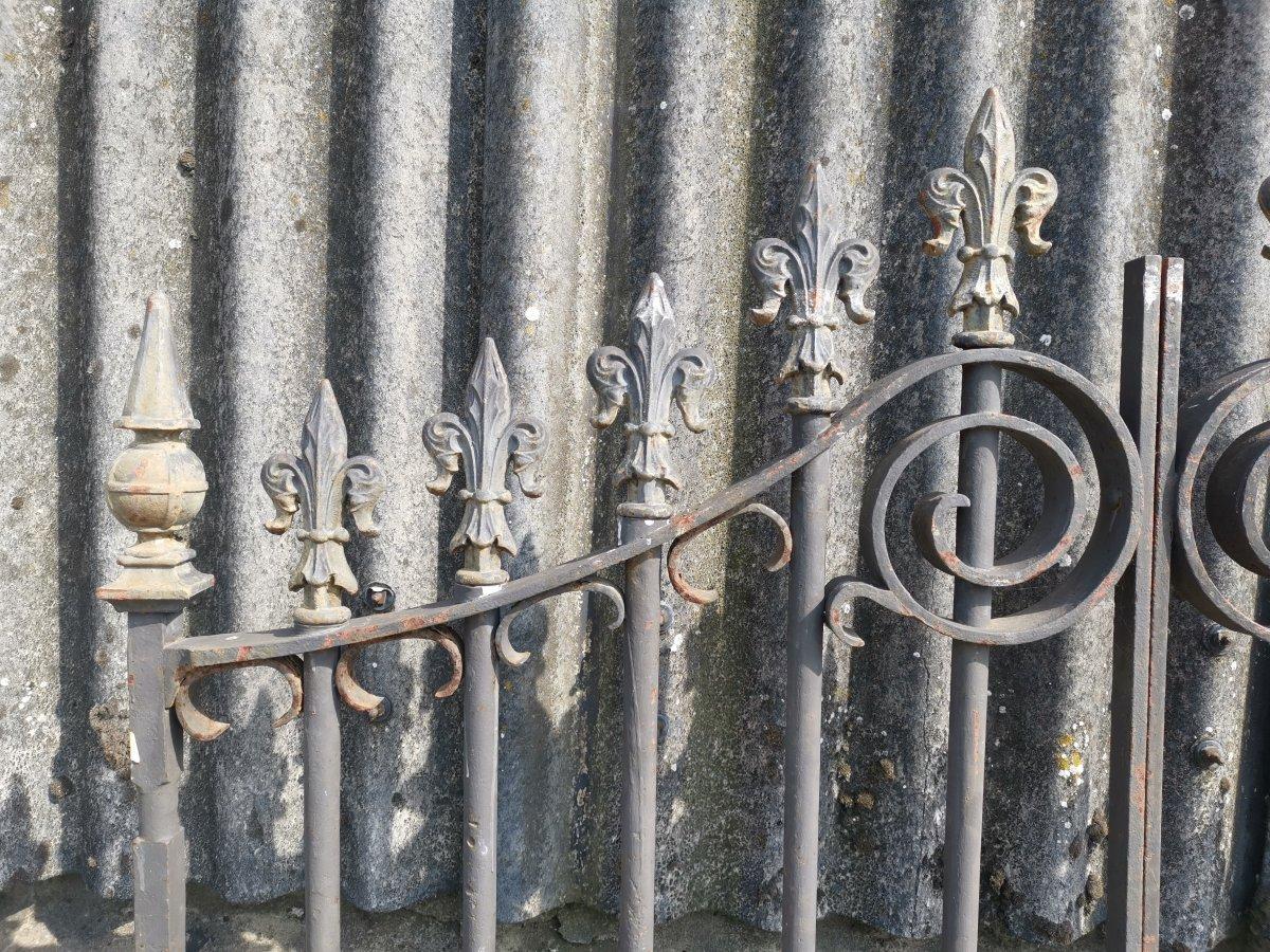 English Pair of Mid to Late Victorian Cast Iron Gates with Fluer De Lys Finials