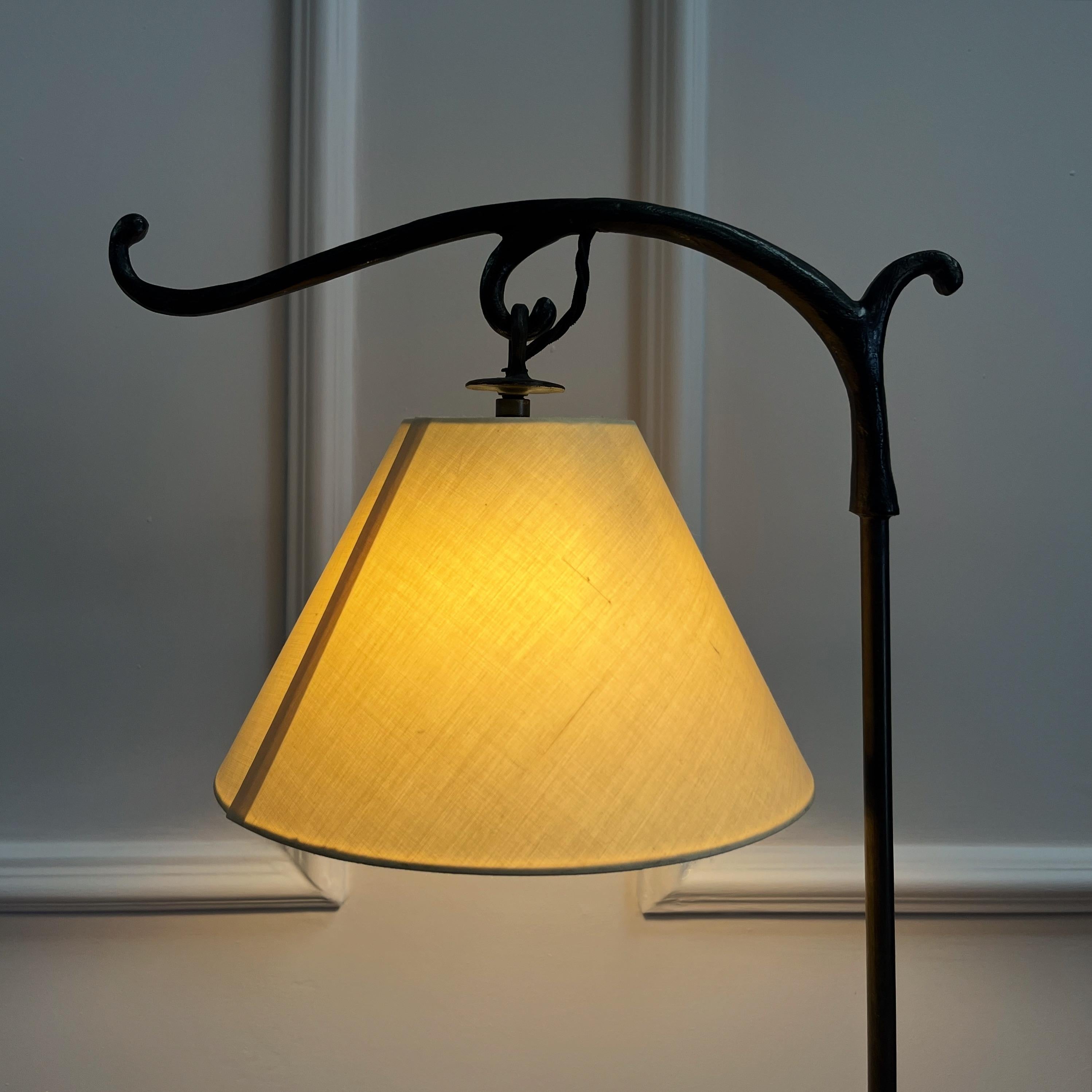 Fine XX secolo Coppia di lampade in bronzo della metà del XX secolo in vendita