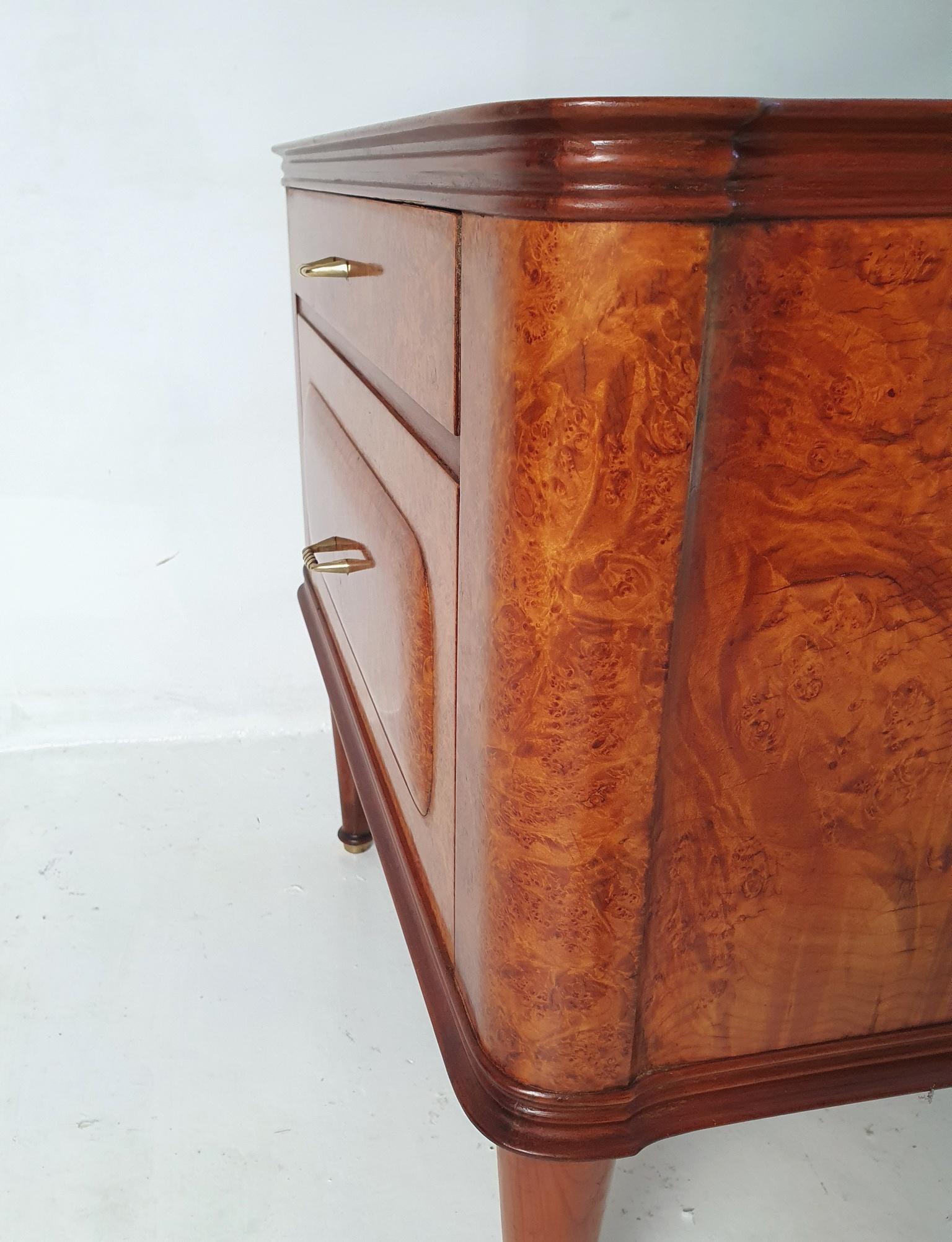 Pair of Mid Century Italian Nightstands For Sale 3