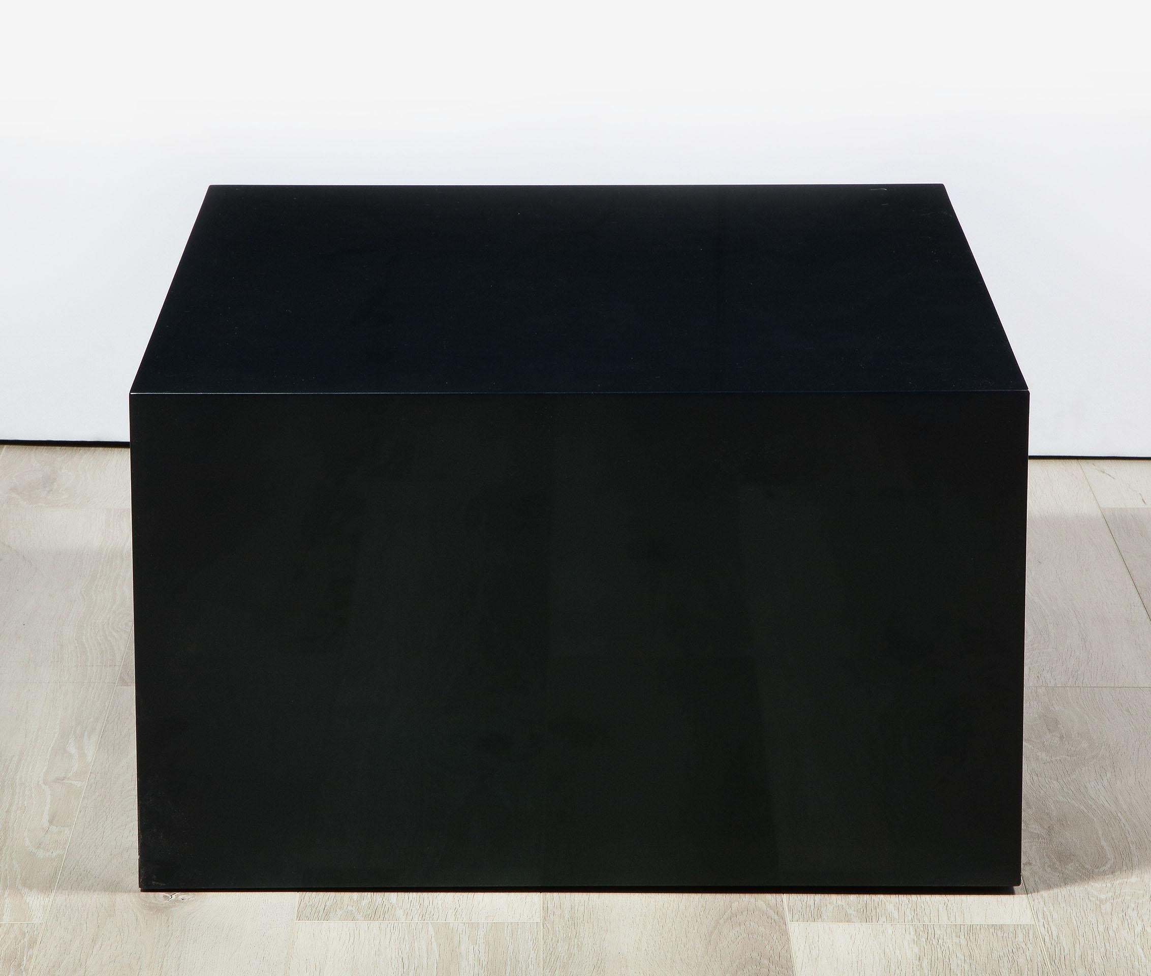 Moderne Paire de tables basses laquées bleu nuit, par Studio H Collection en vente