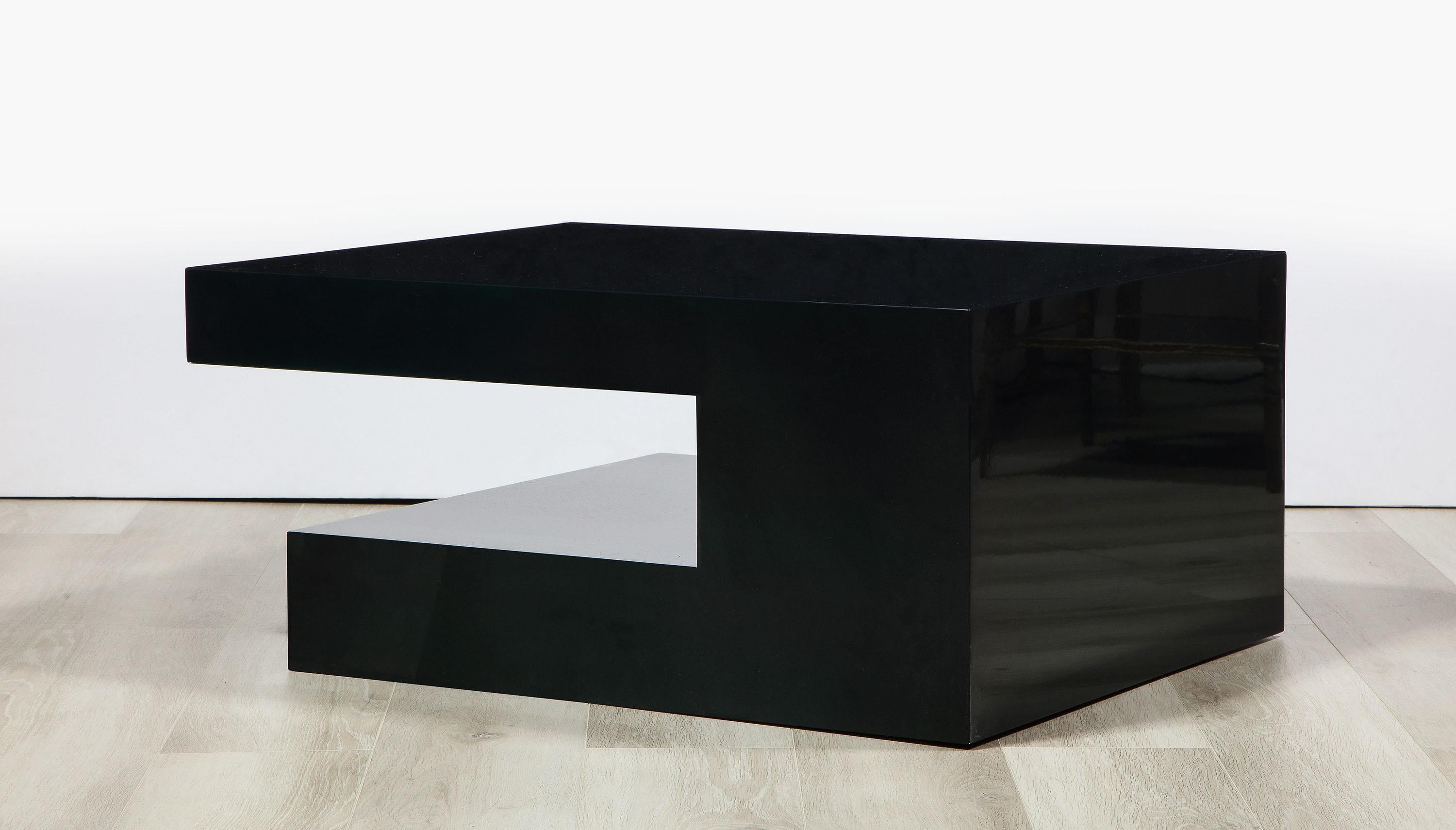 Américain Paire de tables basses laquées bleu nuit, par Studio H Collection en vente