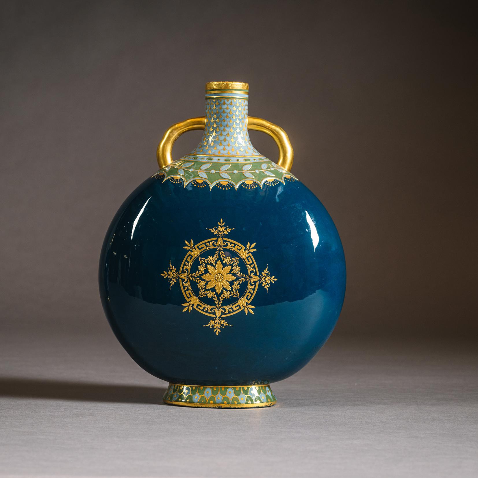 Pareja de petacas Mintons Pâte-sur-pâte Peacock Blue Moon siglo XIX en venta