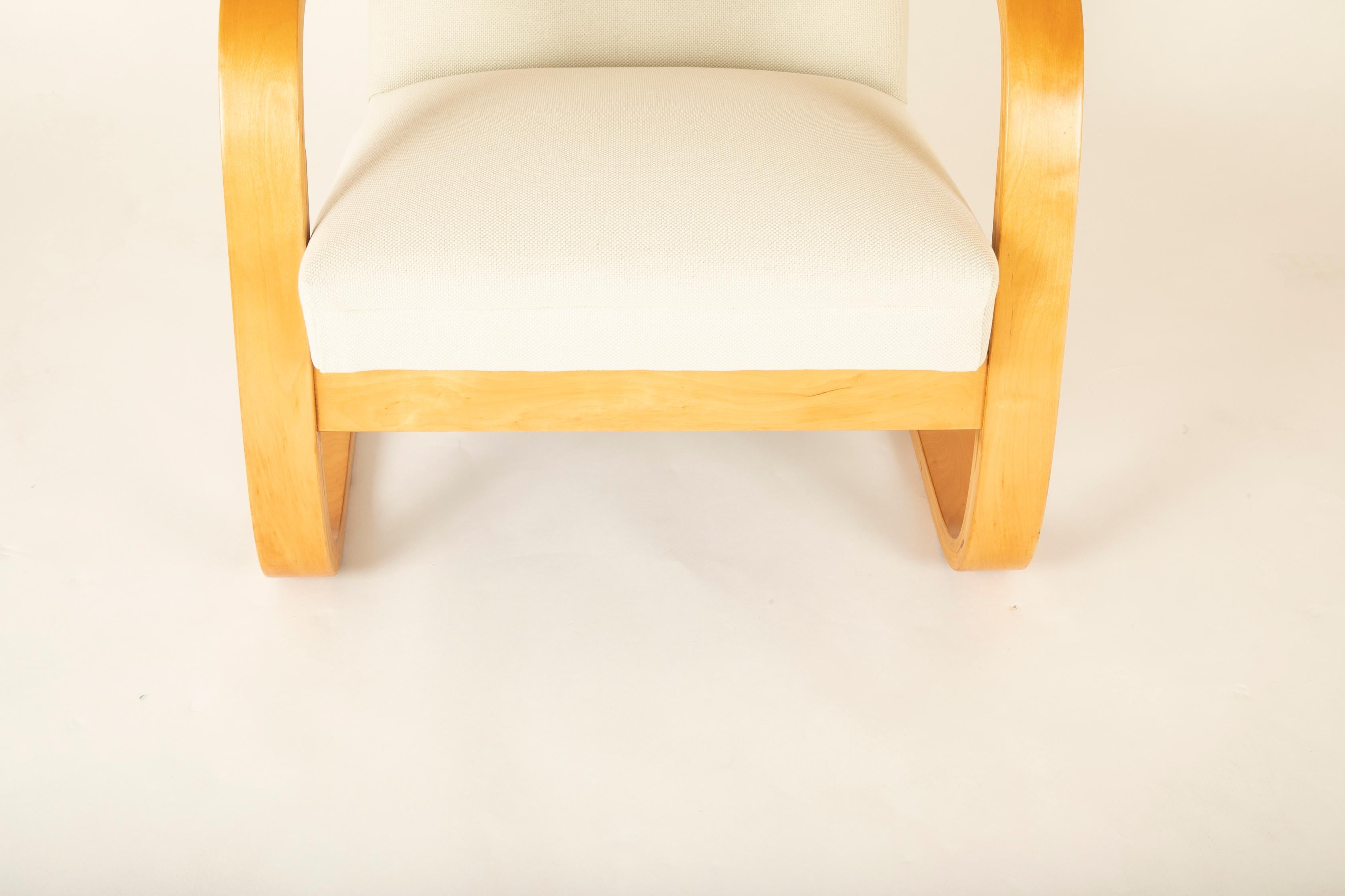 Finlandais Paire de chaises à oreilles Alvar Aalto modèle 401 en vente