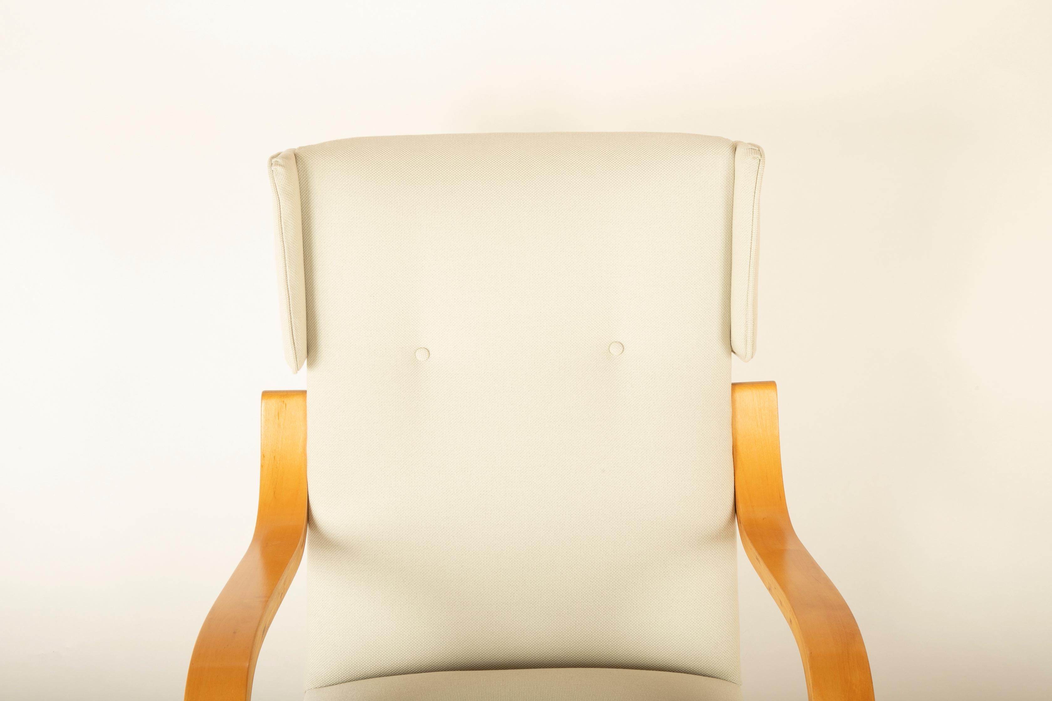 Paire de chaises à oreilles Alvar Aalto modèle 401 Bon état - En vente à Stamford, CT