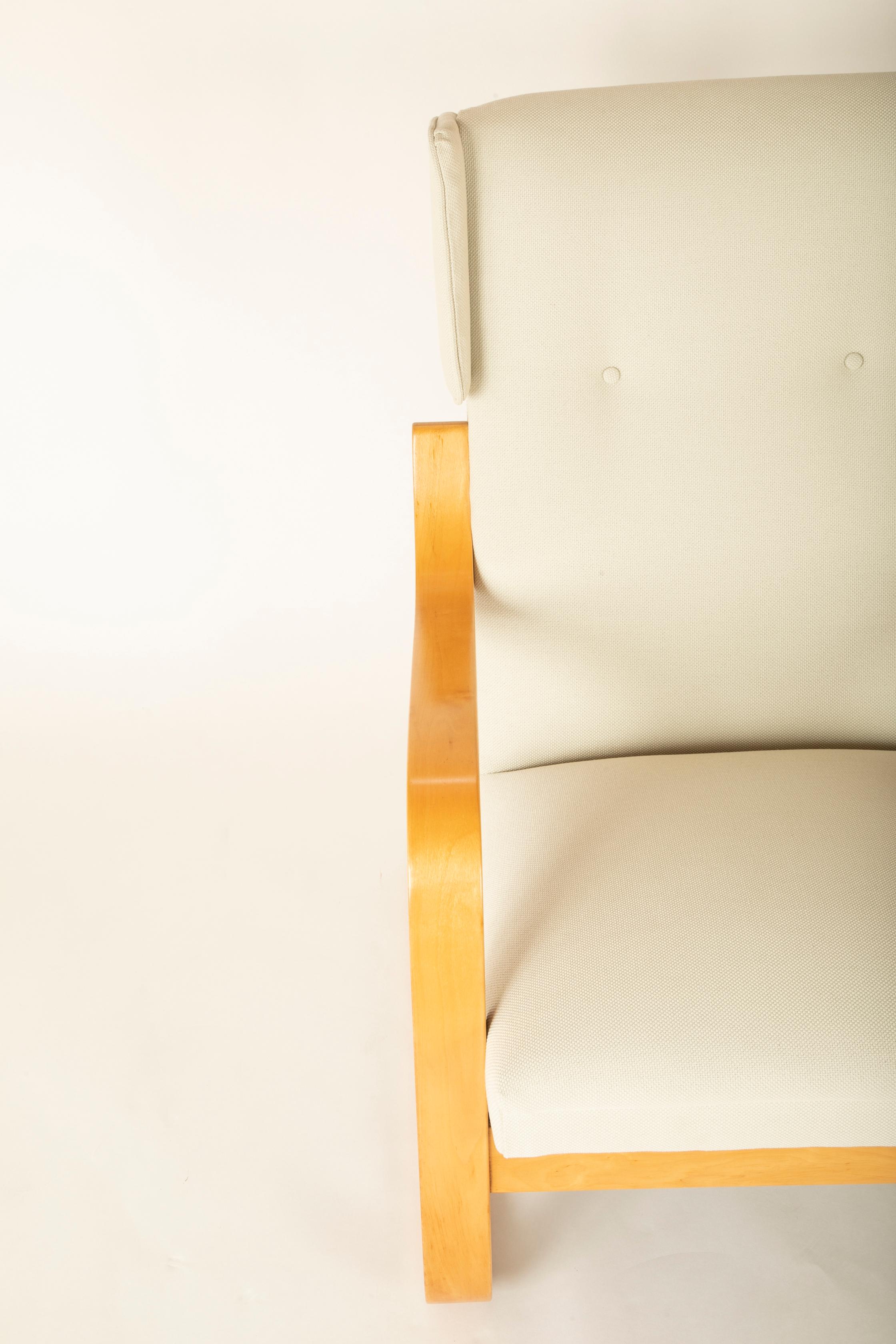 Fin du 20e siècle Paire de chaises à oreilles Alvar Aalto modèle 401 en vente