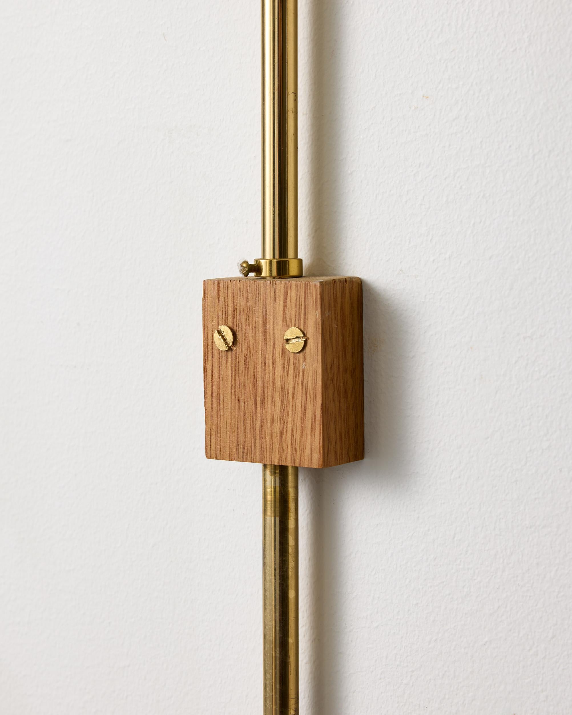 A pair of model V-75 wall lamps by Eje Ahlgren with Polished Brass Domes For Sale 3
