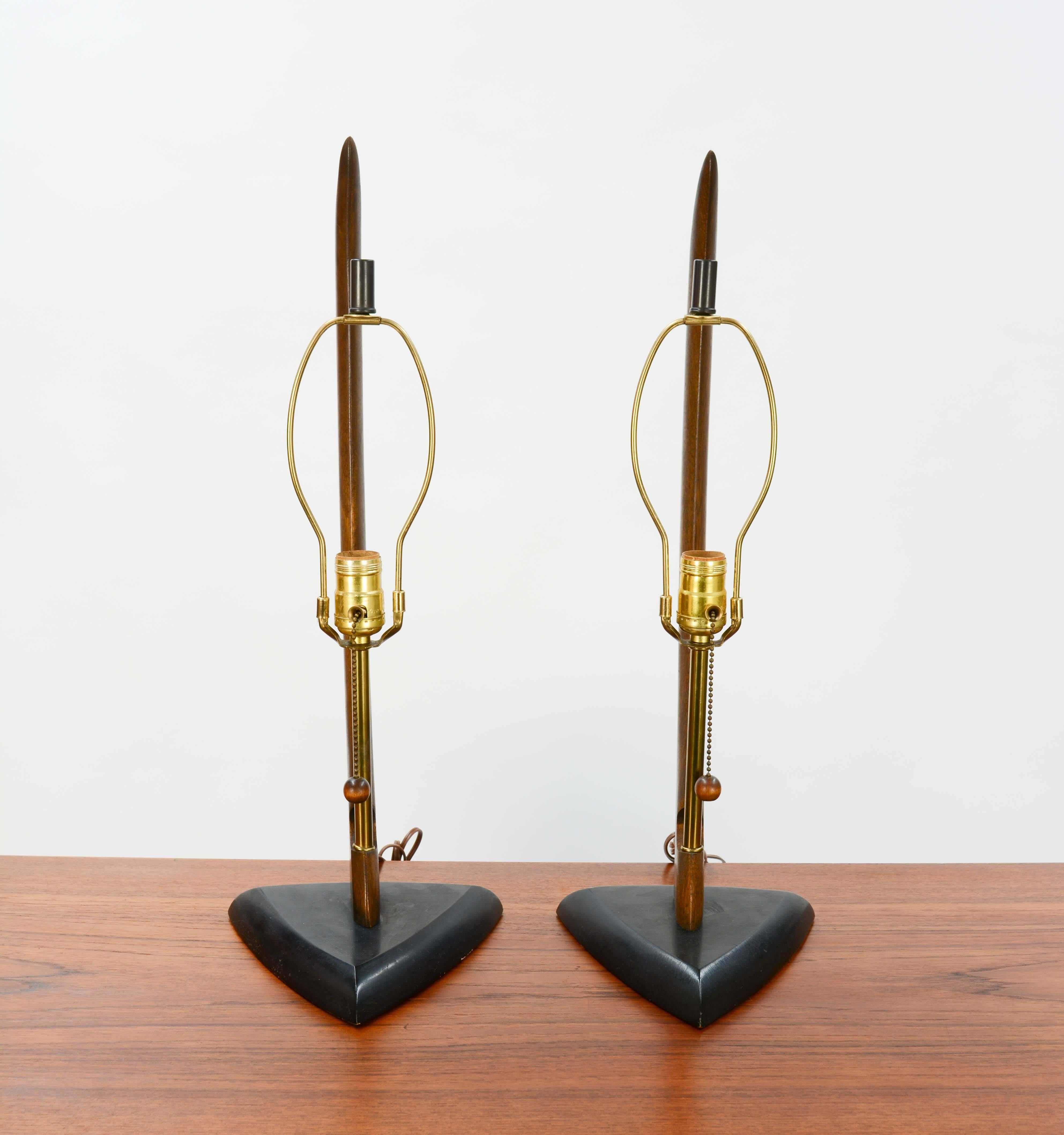 Pair of Modeline Lamps of California with Sweeping Body In Good Condition For Sale In Portland, OR