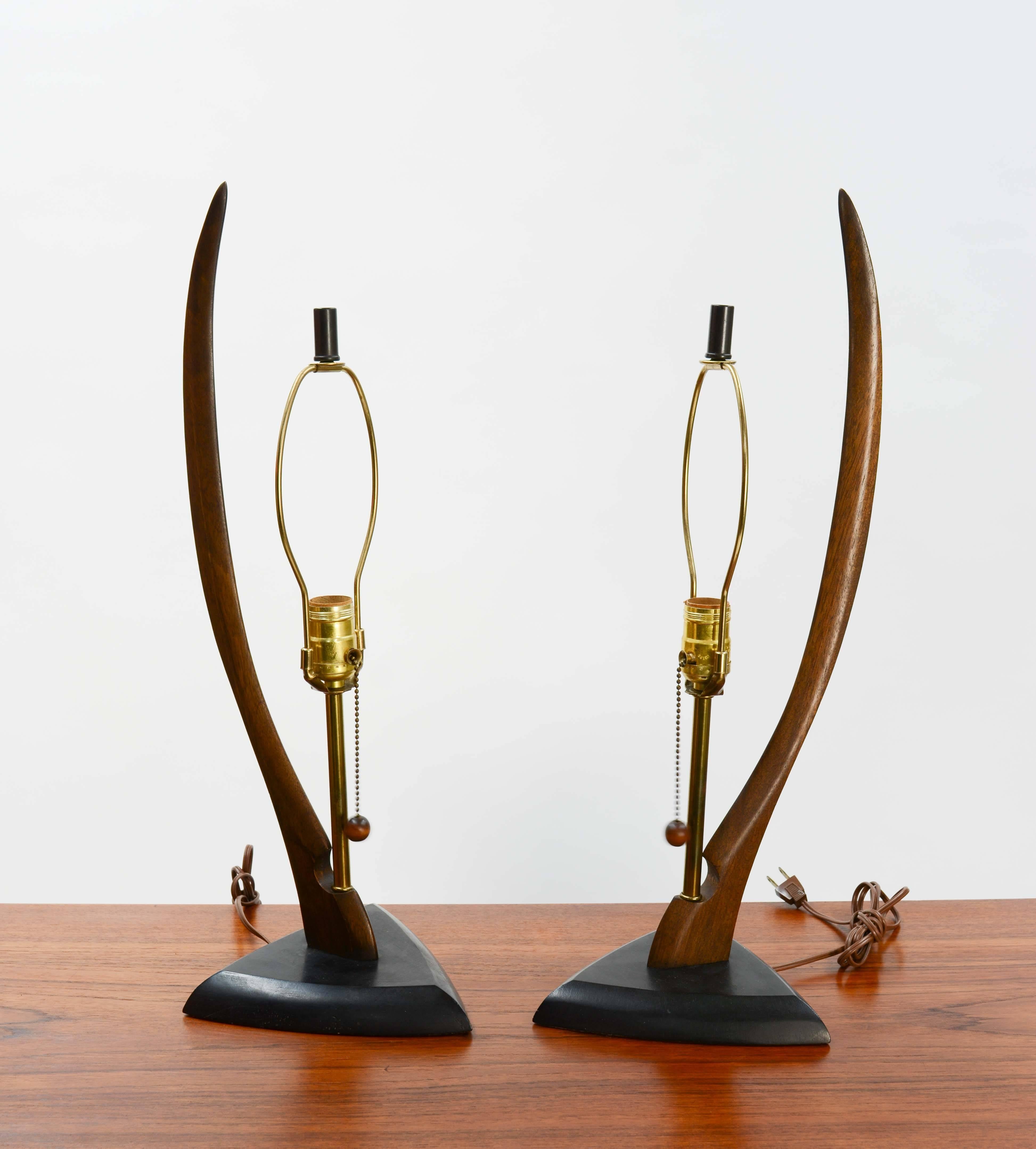 Mid-20th Century Pair of Modeline Lamps of California with Sweeping Body For Sale
