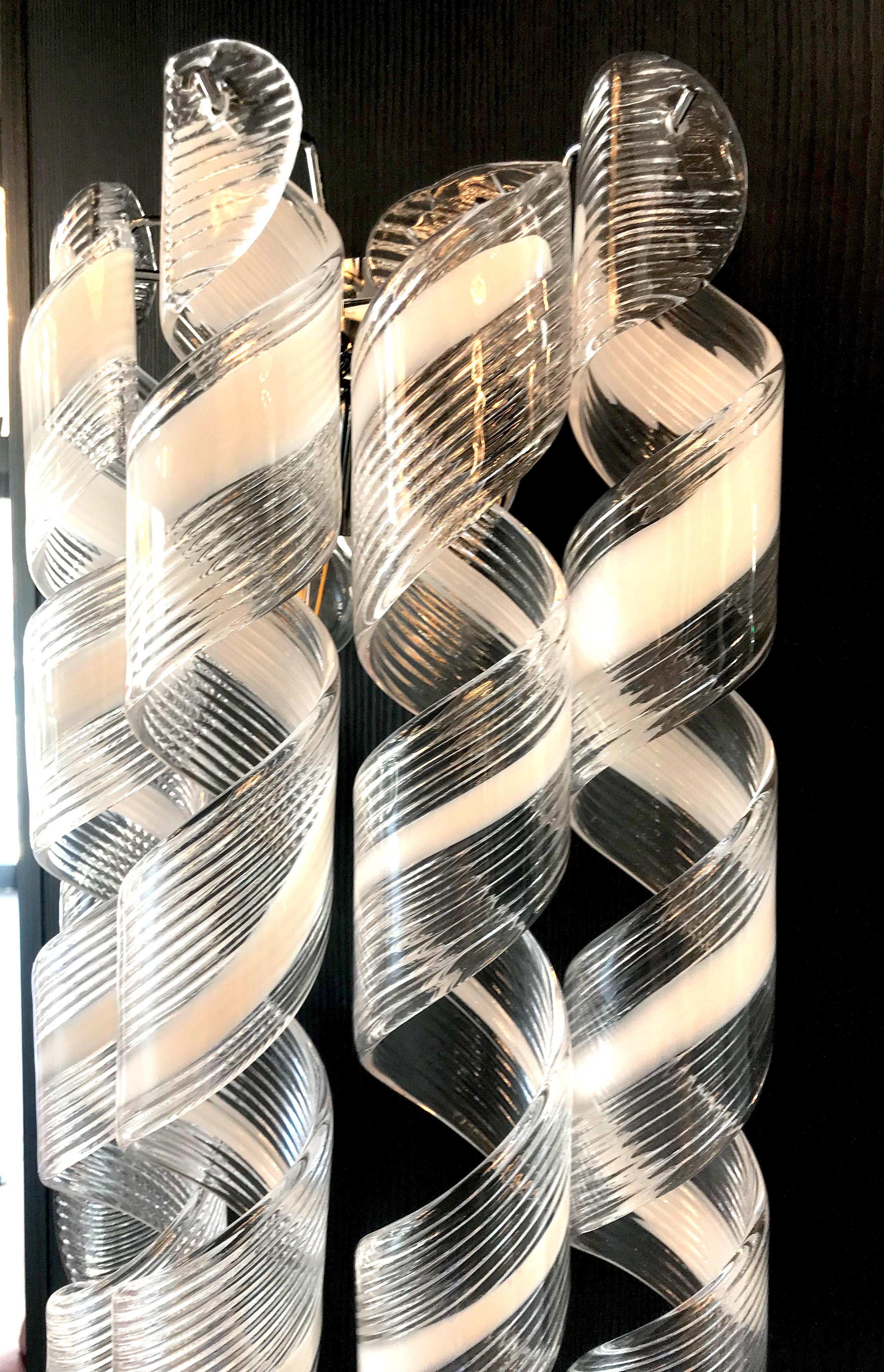 Par de  Lámparas o apliques modernos italianos de cristal de Murano rizado en venta 6