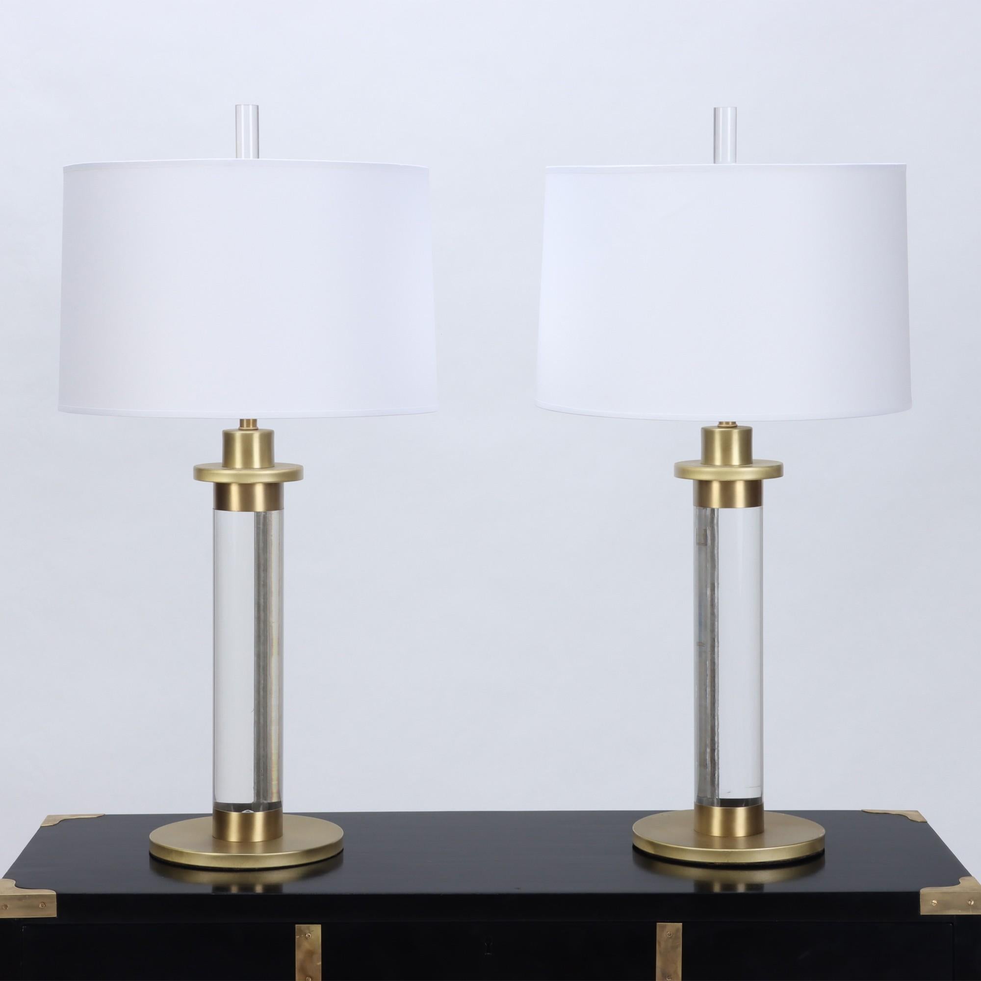 Mid-Century Modern Pair of Modern Lucite Brass Column Table Lamps, circa 1950 For Sale