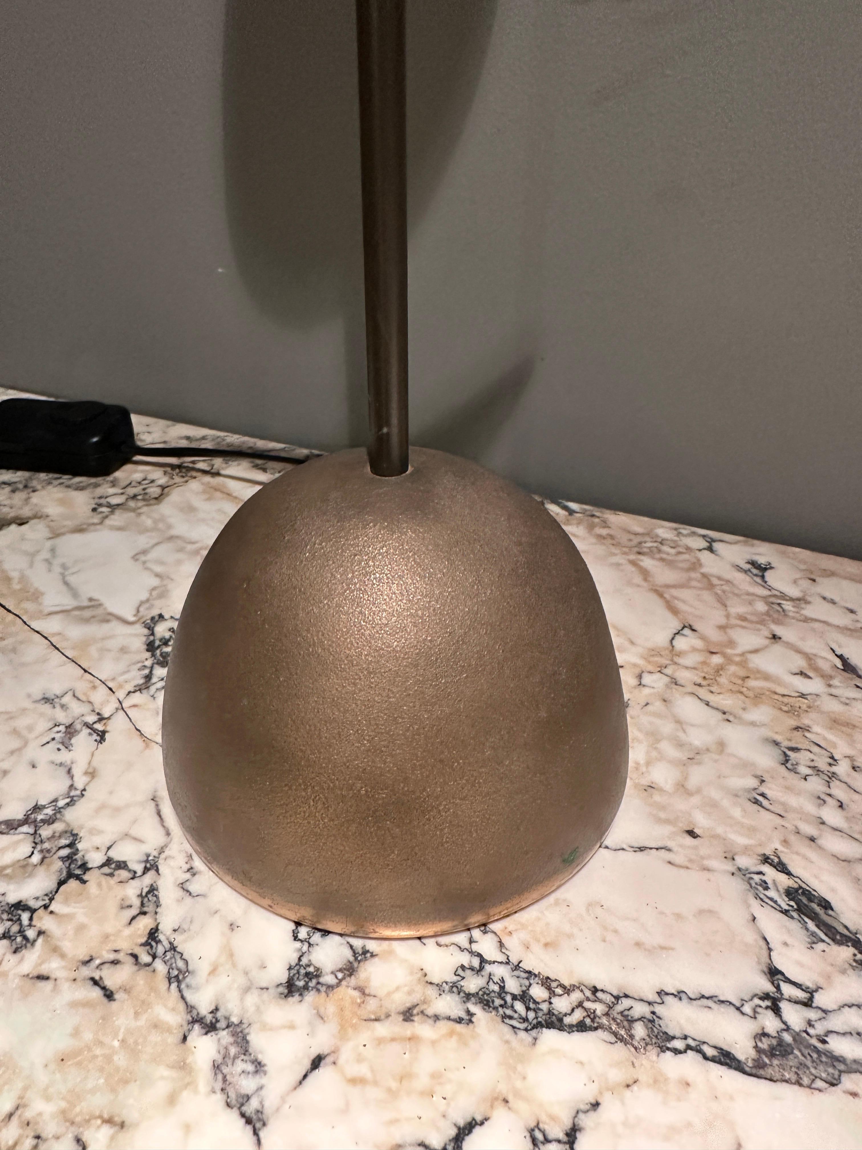 A Pair Of Modernist Bronze Table Lamps by Mies aand Van Gessel For Qausar  In Good Condition In London, GB