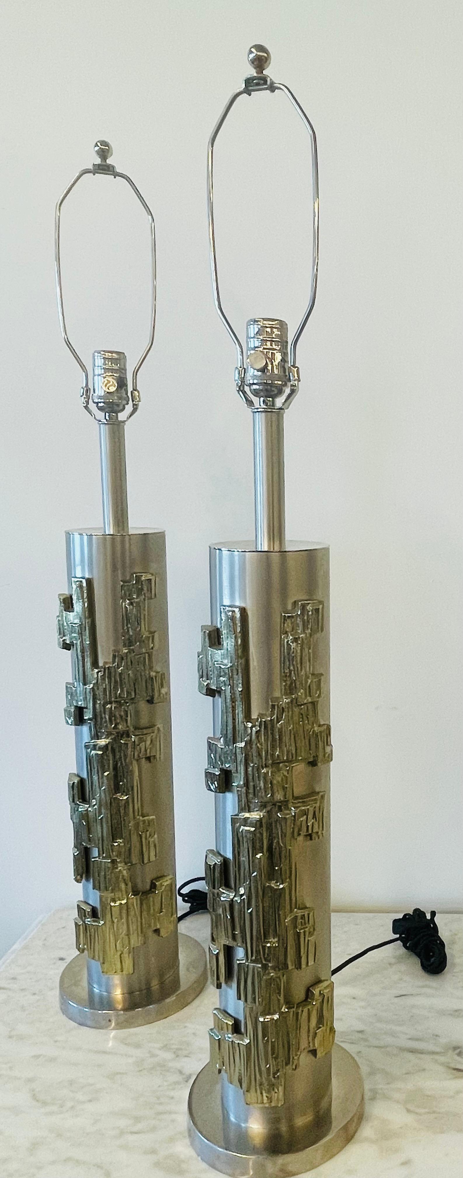 Mid-Century Modern Pair of Modernist Table Lamps, Brushed Nickel and Sculptural Metal, 1970s For Sale