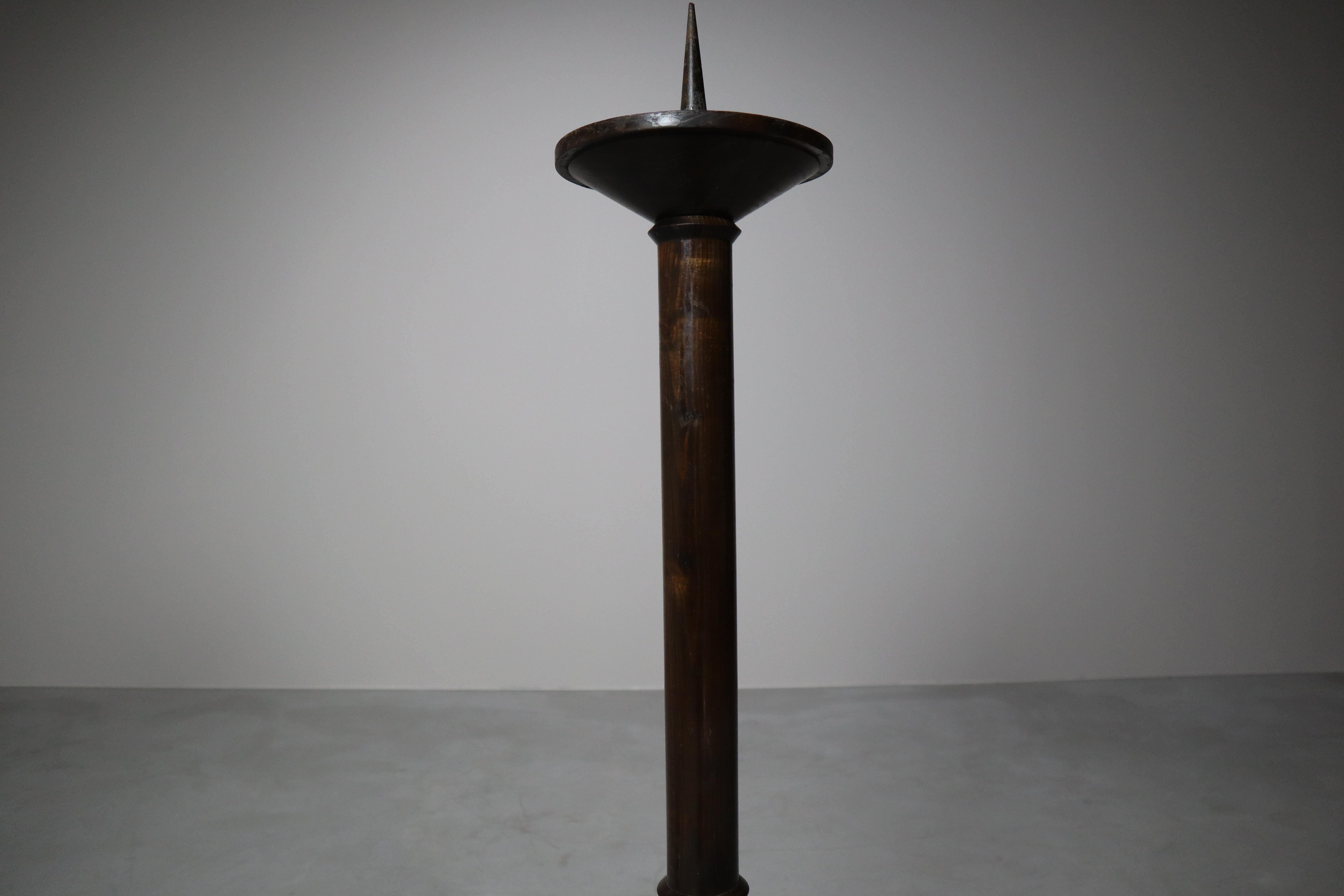Coppia di portacandele modernisti in legno per chiese, 1945-1960 in vendita 5