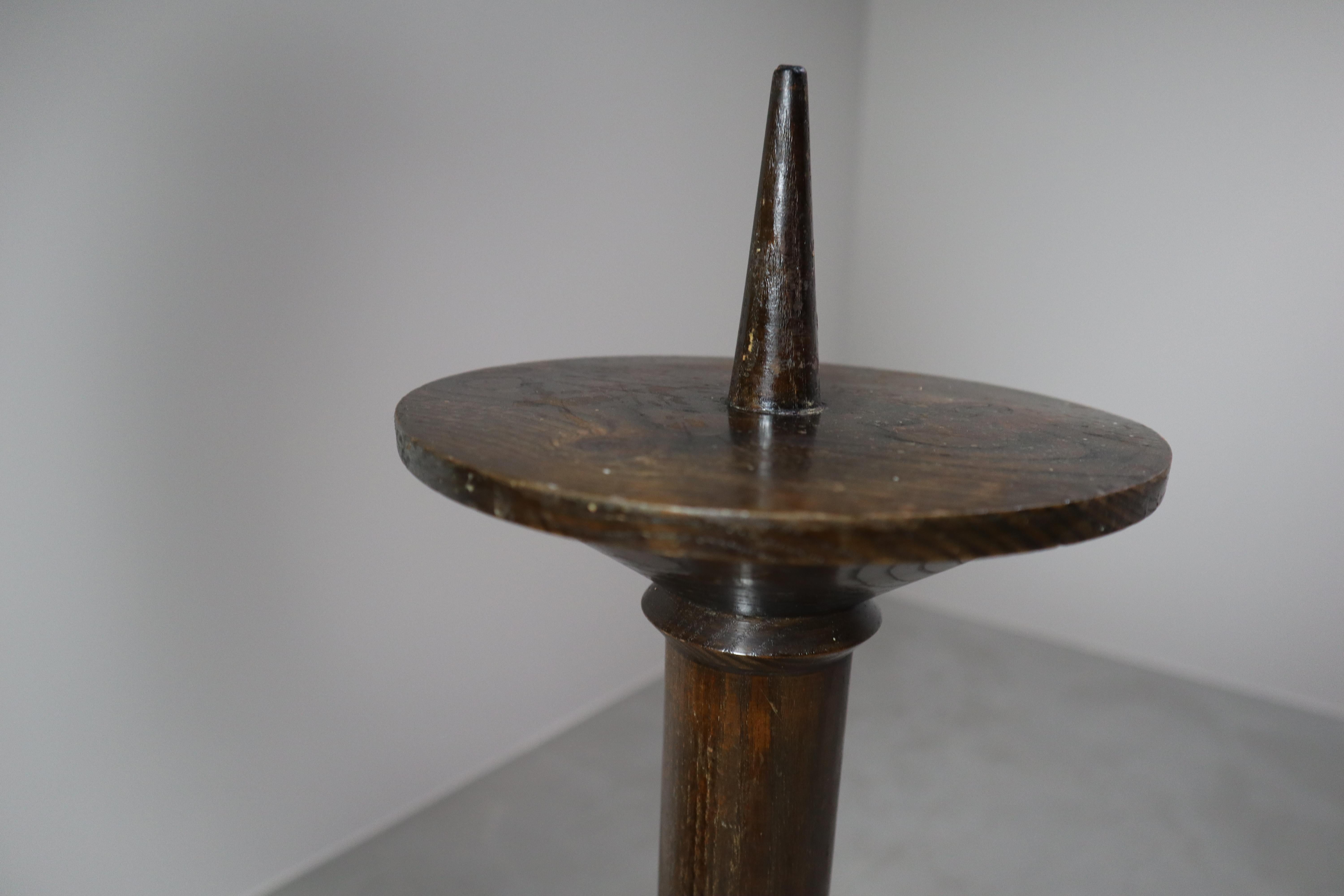 Coppia di portacandele modernisti in legno per chiese, 1945-1960 in vendita 9