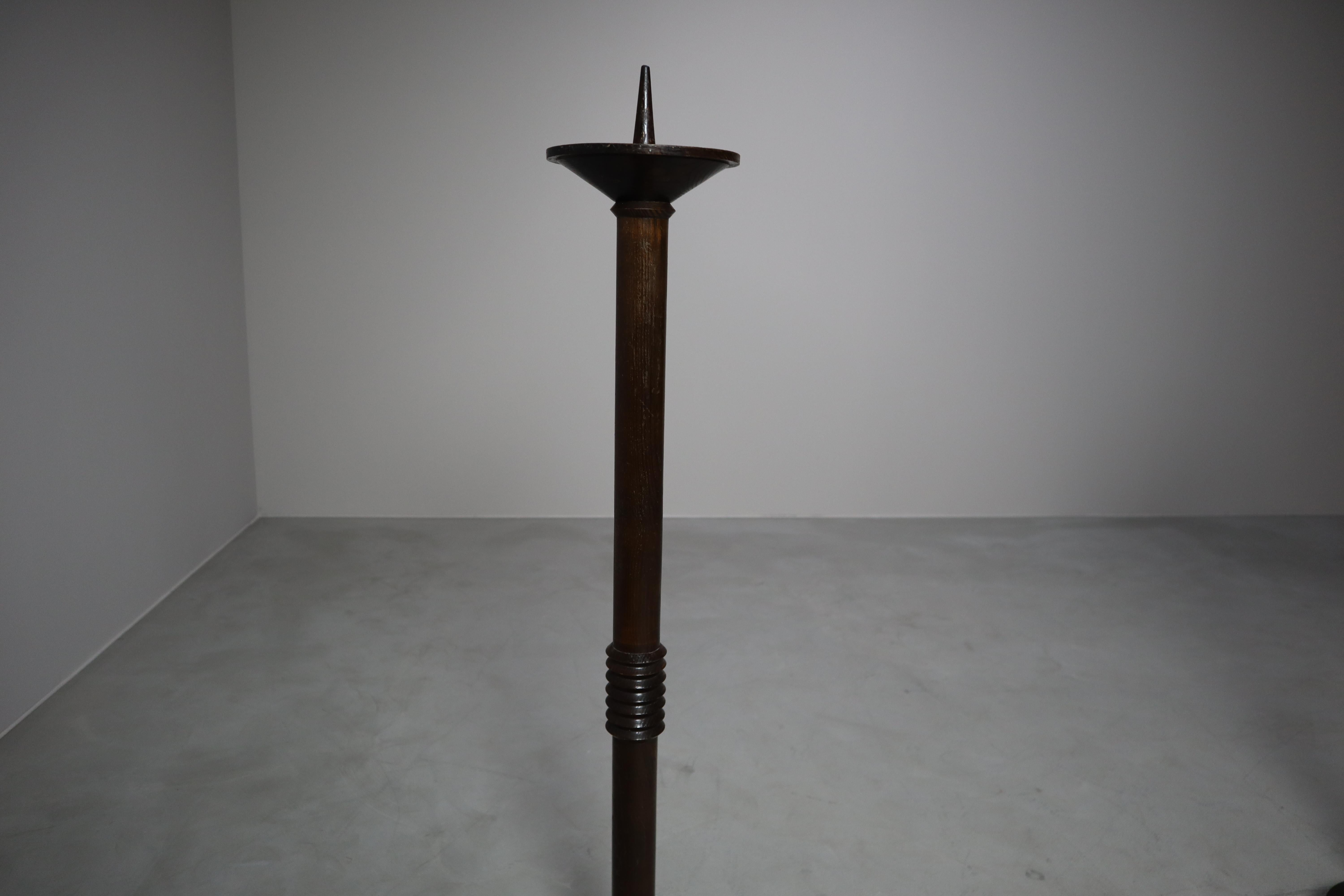 Legno Coppia di portacandele modernisti in legno per chiese, 1945-1960 in vendita