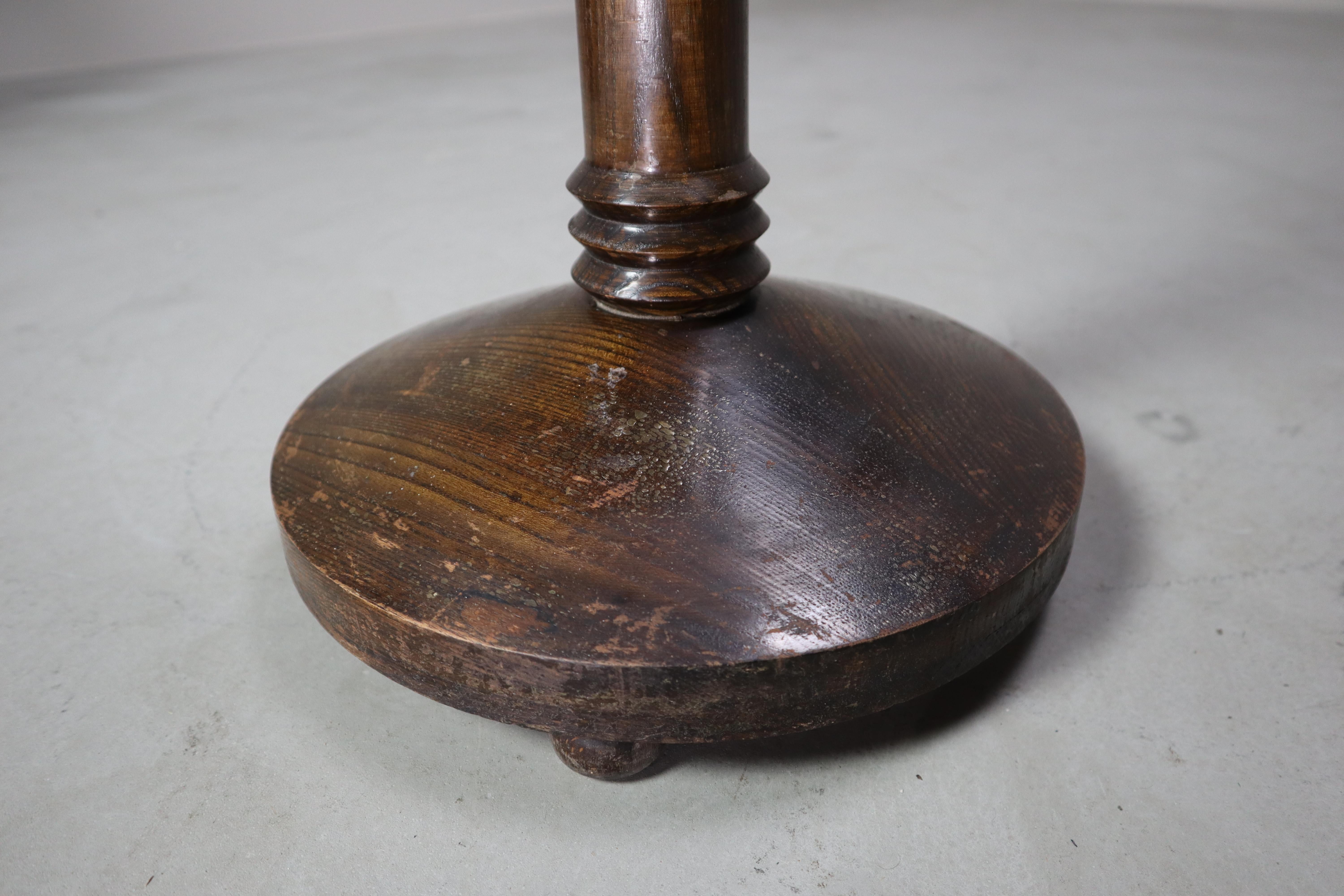 Coppia di portacandele modernisti in legno per chiese, 1945-1960 in vendita 1