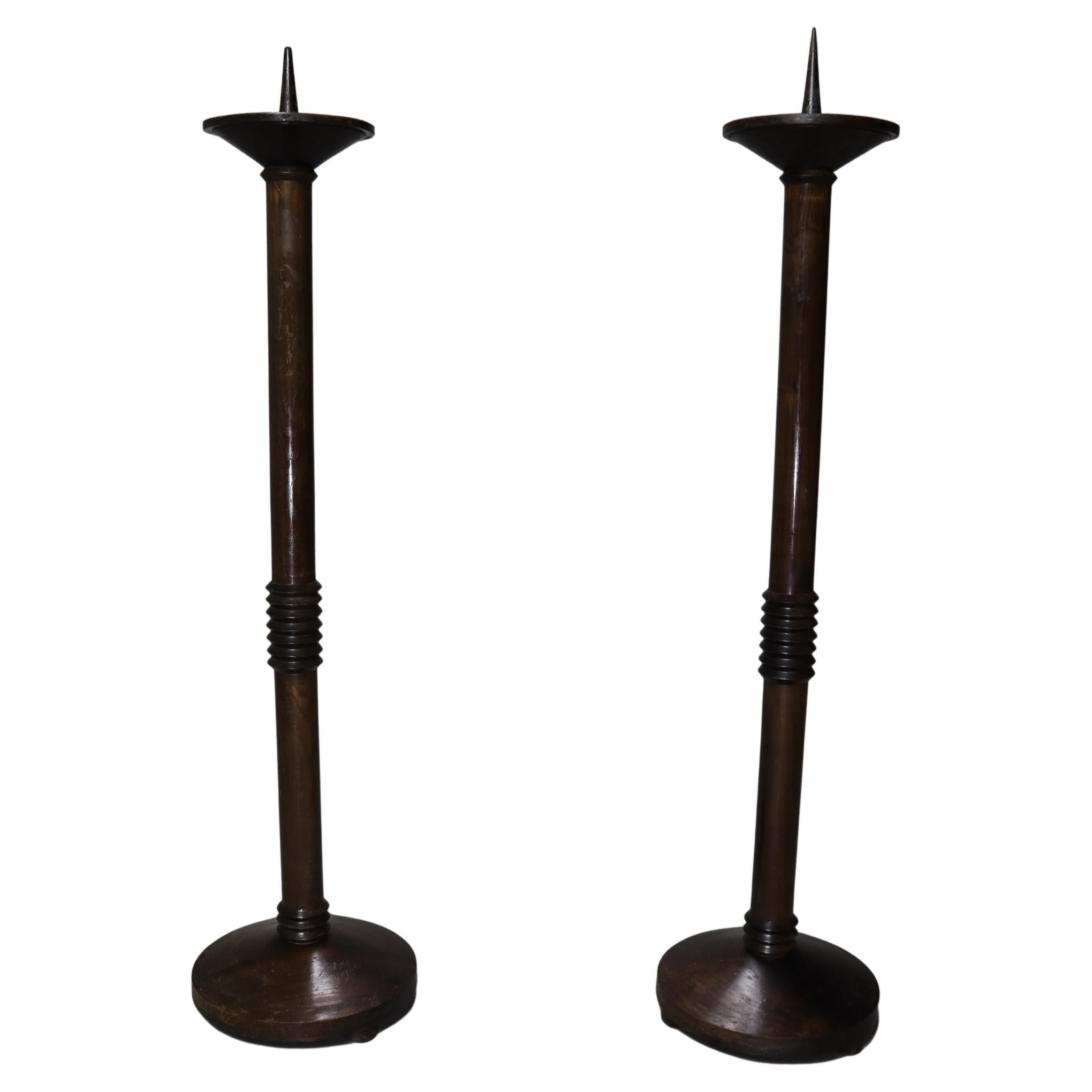 Pareja de candelabros modernistas de madera para iglesias, 1945-1960