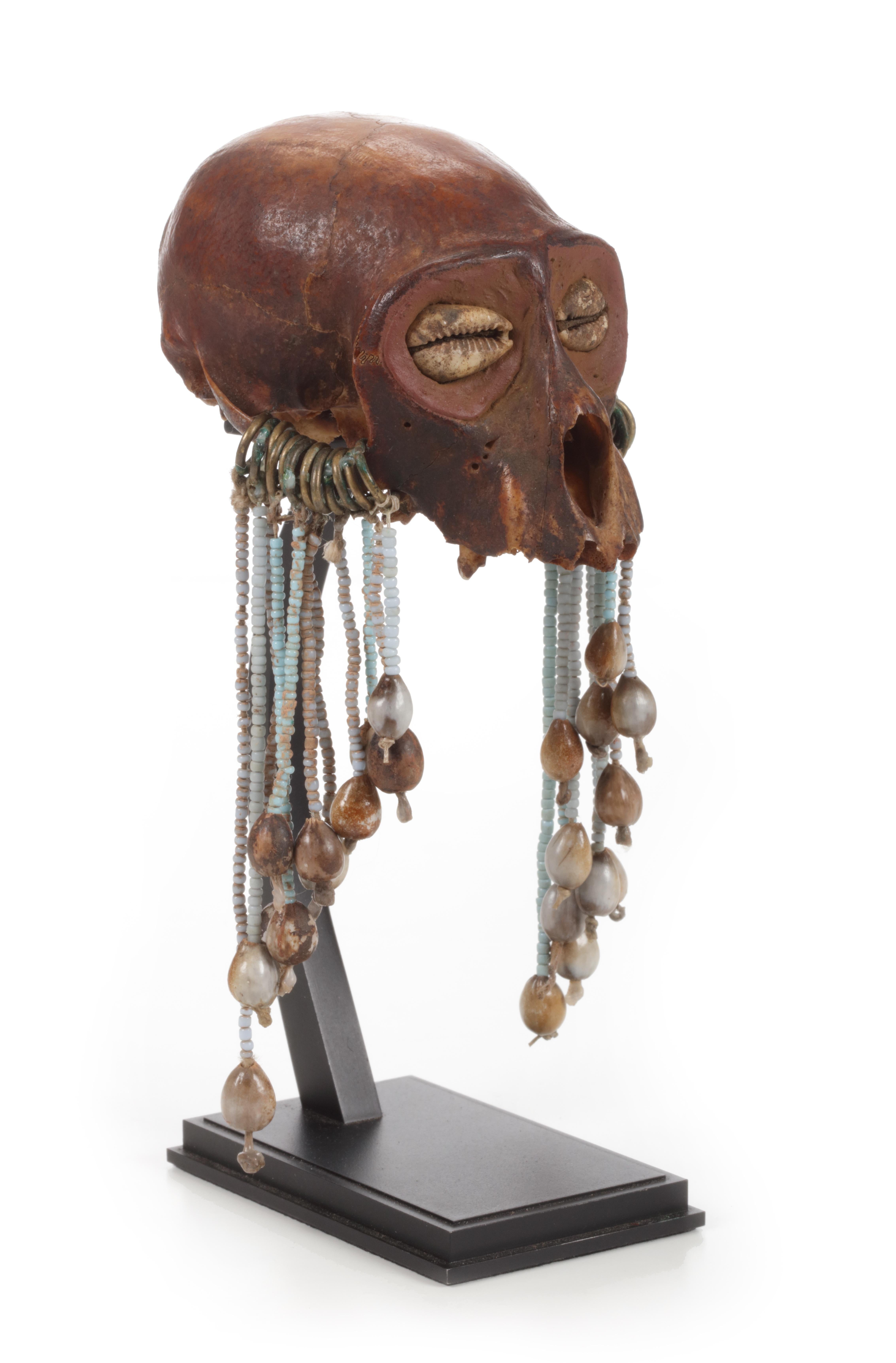 Probably Papua New Guinea, or Borneo, Dayak, late 19th/early 20th century

H. approx. 12 cm (incl. stand, each)

Provenance:
Private collection, Flanders