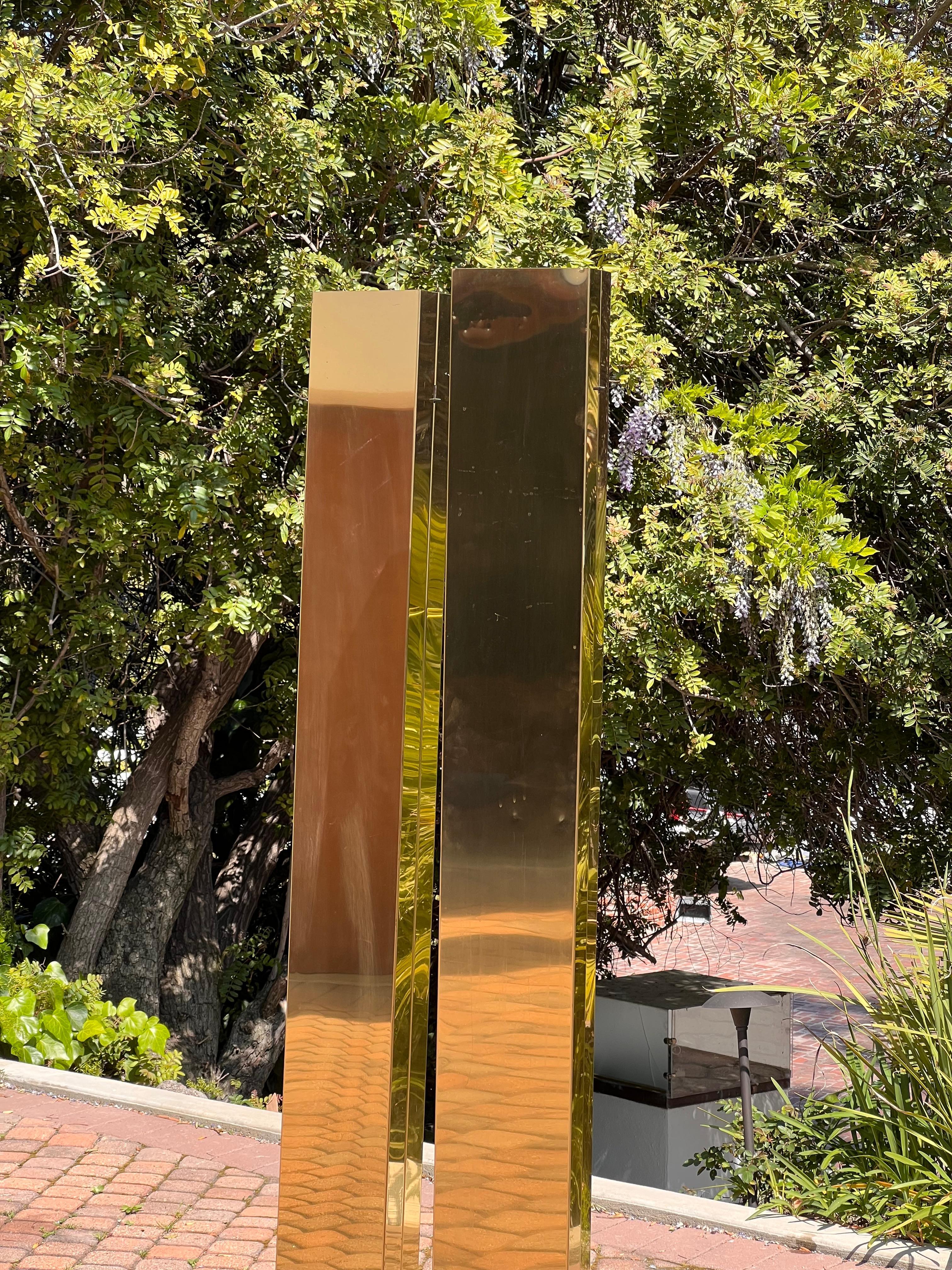 Paire de lampadaires torchères Monolith en laiton de Casella, vers 1980 en vente 10