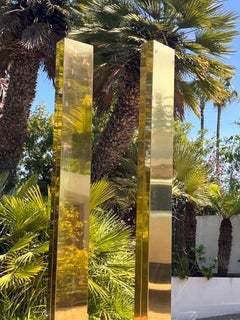 Coppia di lampade da terra torchiere "Pylon" in ottone monolite di Casella, circa 1980