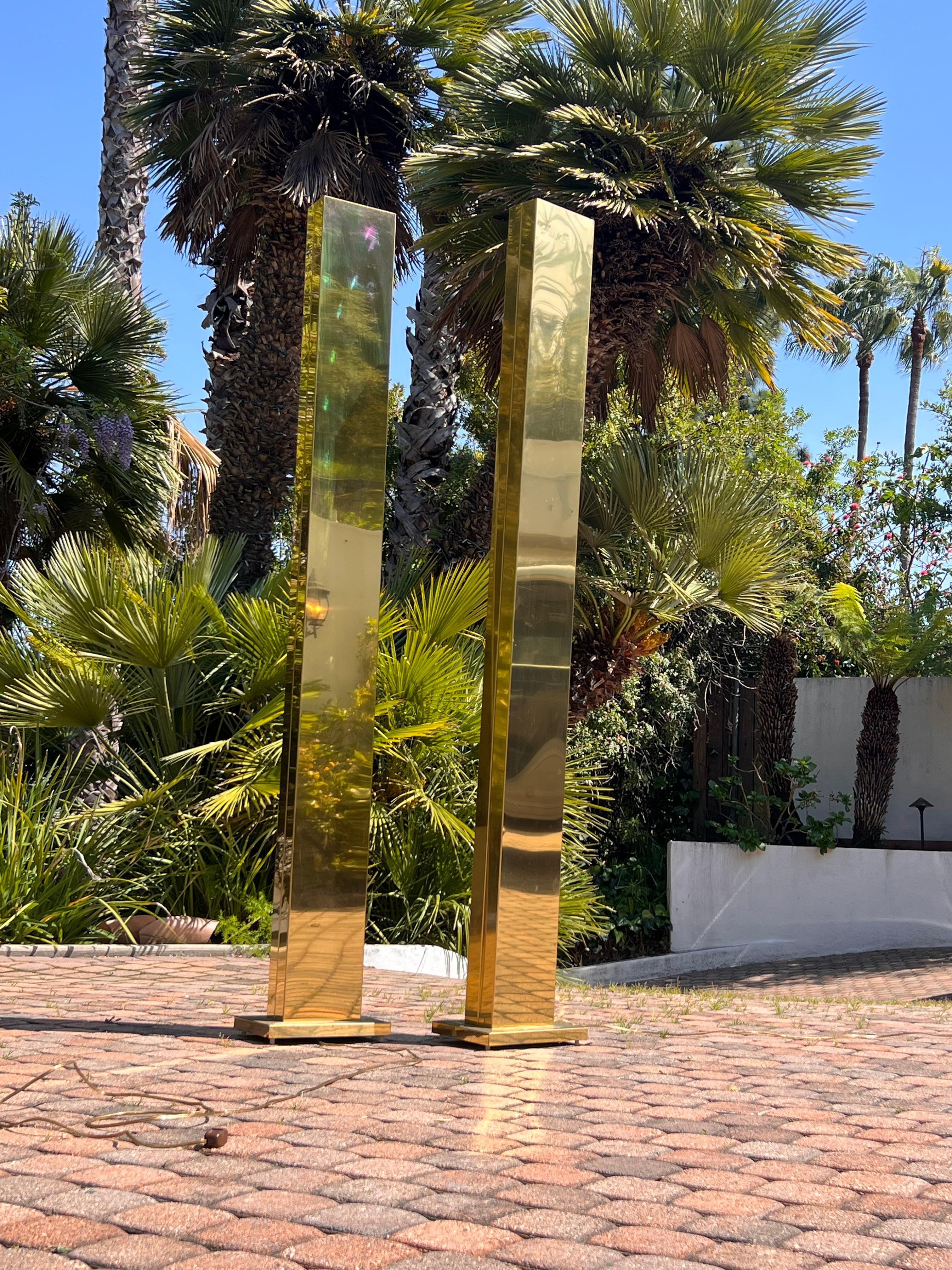 Paire de lampadaires torchères Monolith en laiton de Casella, vers 1980 en vente 13