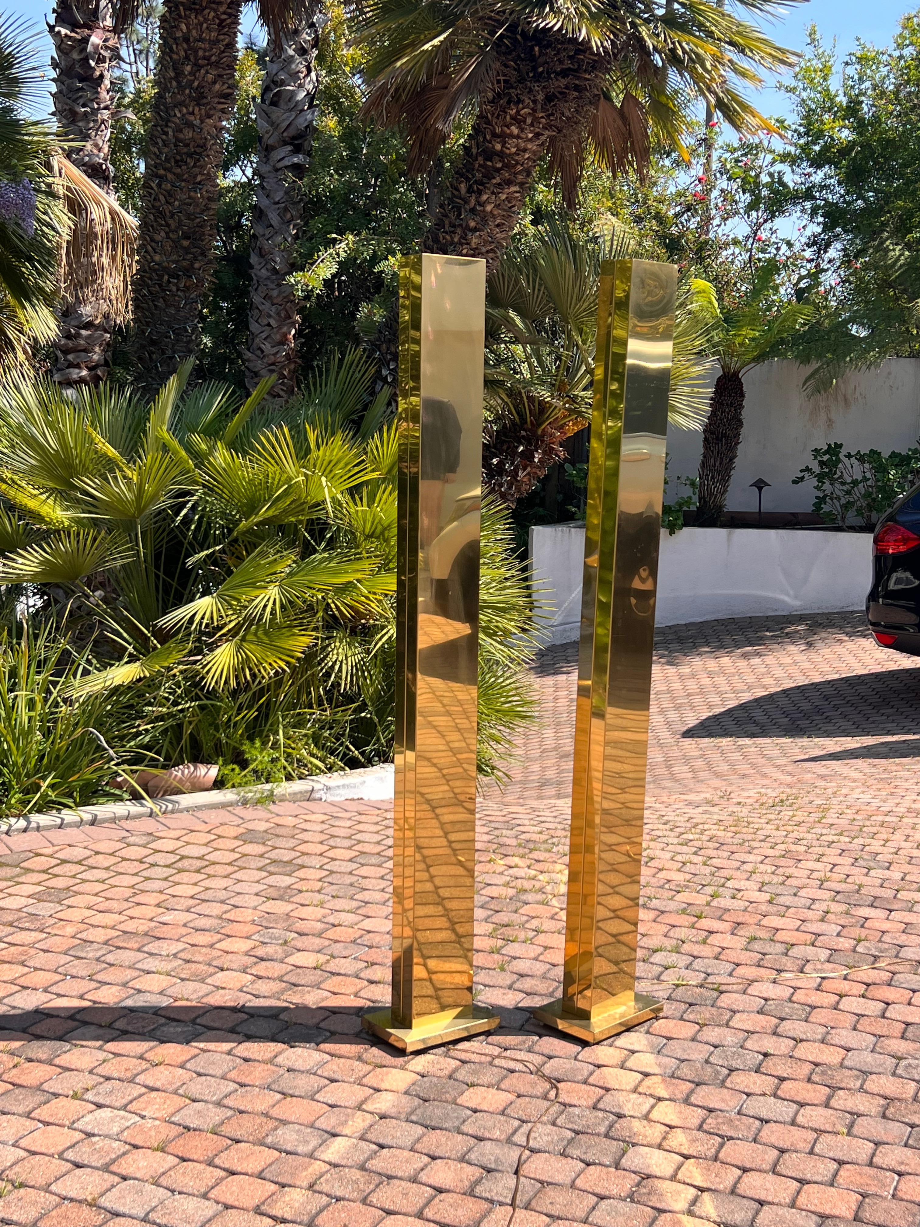 Paire de lampadaires torchères Monolith en laiton de Casella, vers 1980 en vente 2