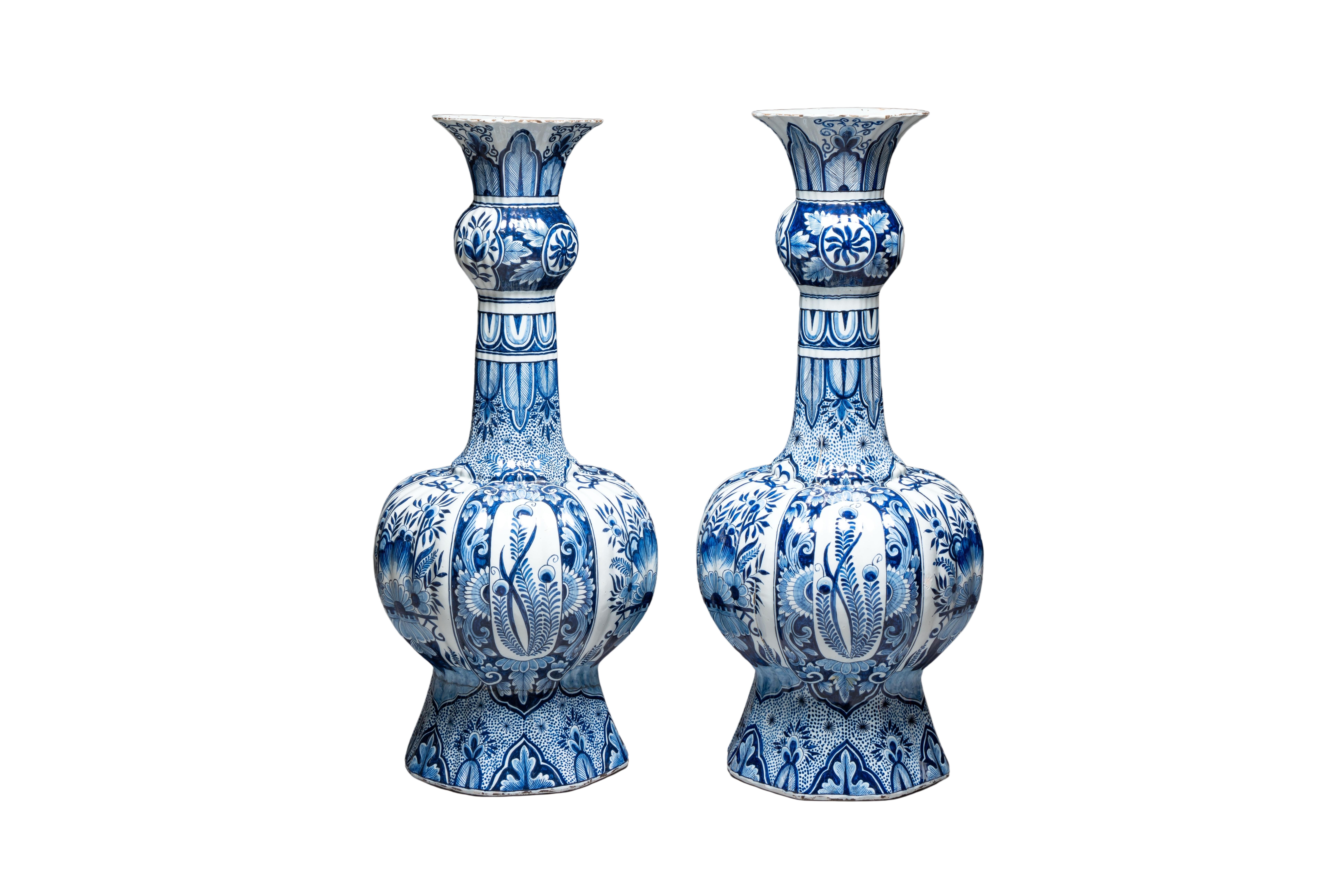 Dutch A pair of monumental blue and white Delftware vases from the 19th century For Sale