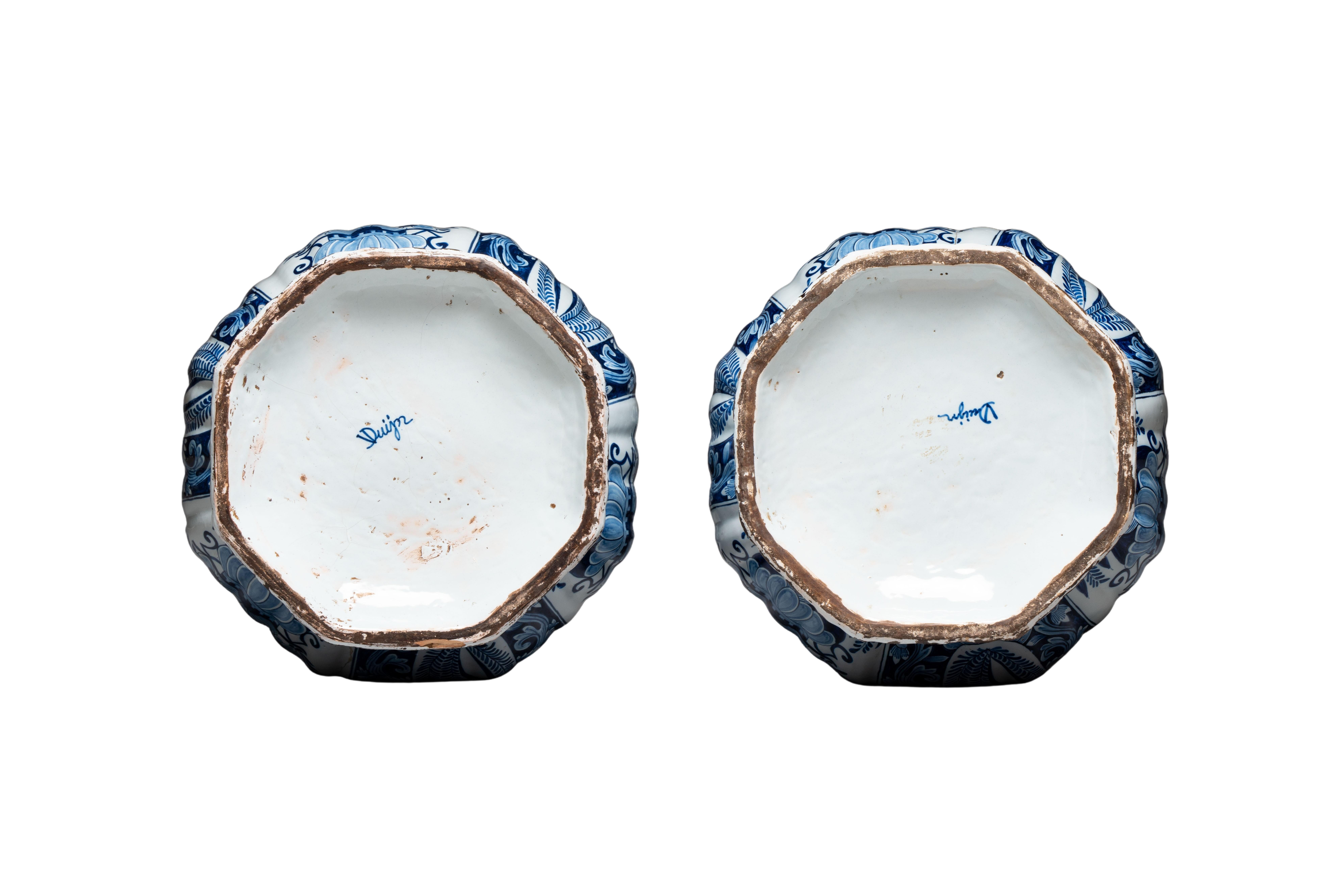A pair of monumental blue and white Delftware vases from the 19th century For Sale 1