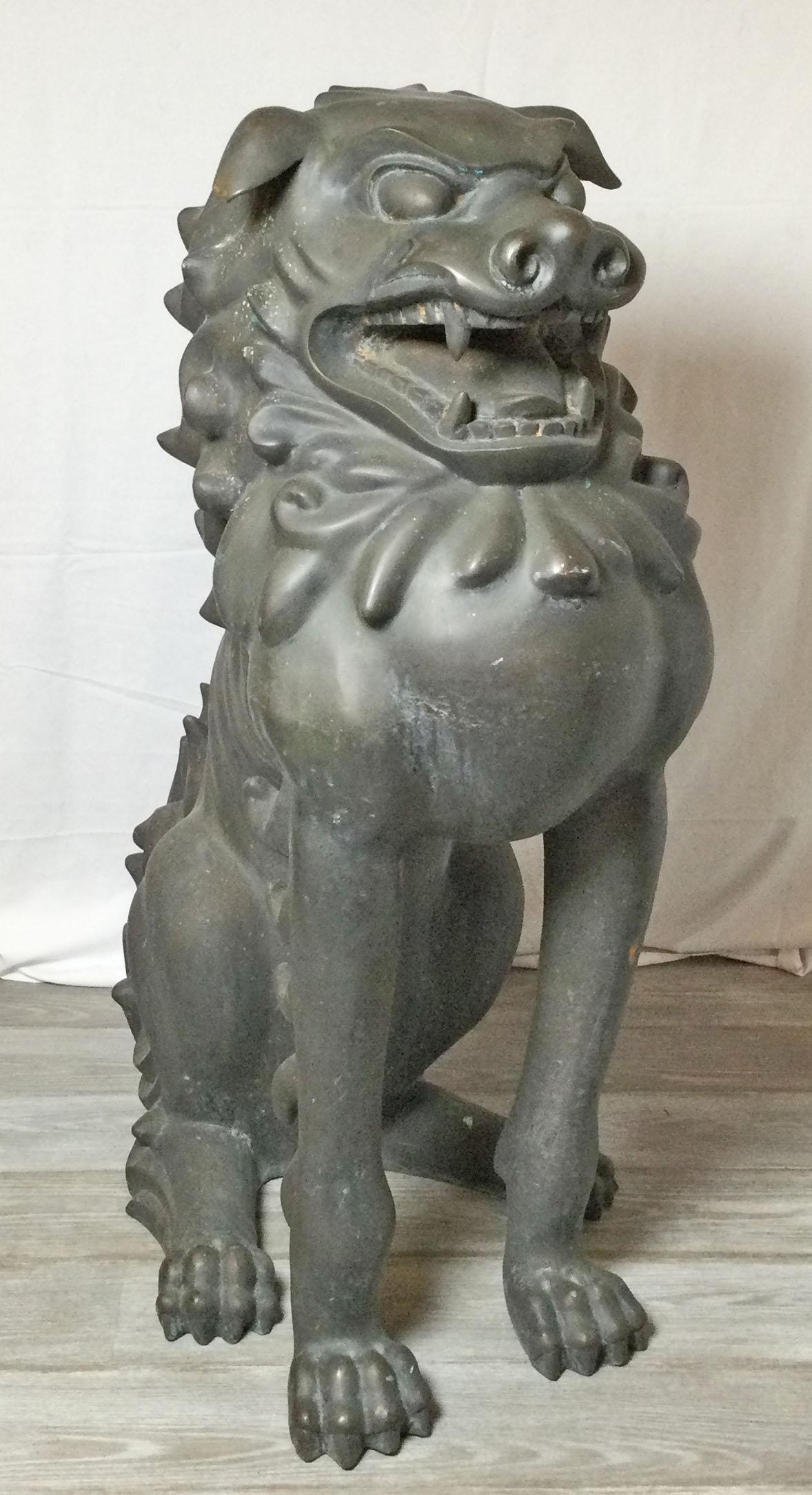 Fin du 20e siècle Paire de chiens Fu monumentaux en bronze de l'artiste Lanford Monroe
