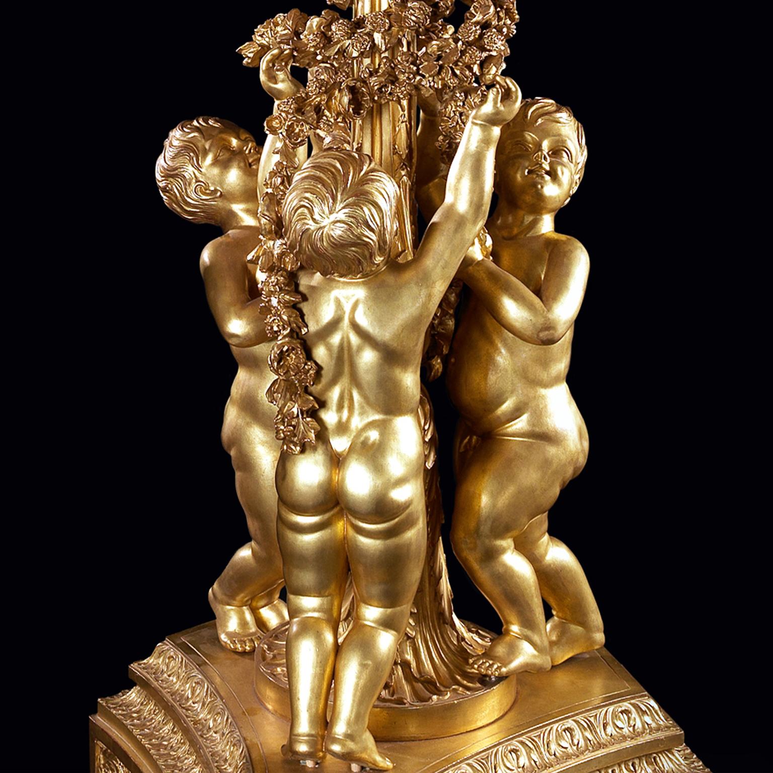 Sculpté Paire de torchères monumentales en bois doré d'après Jacques Gondoin, datant d'environ 1870 en vente