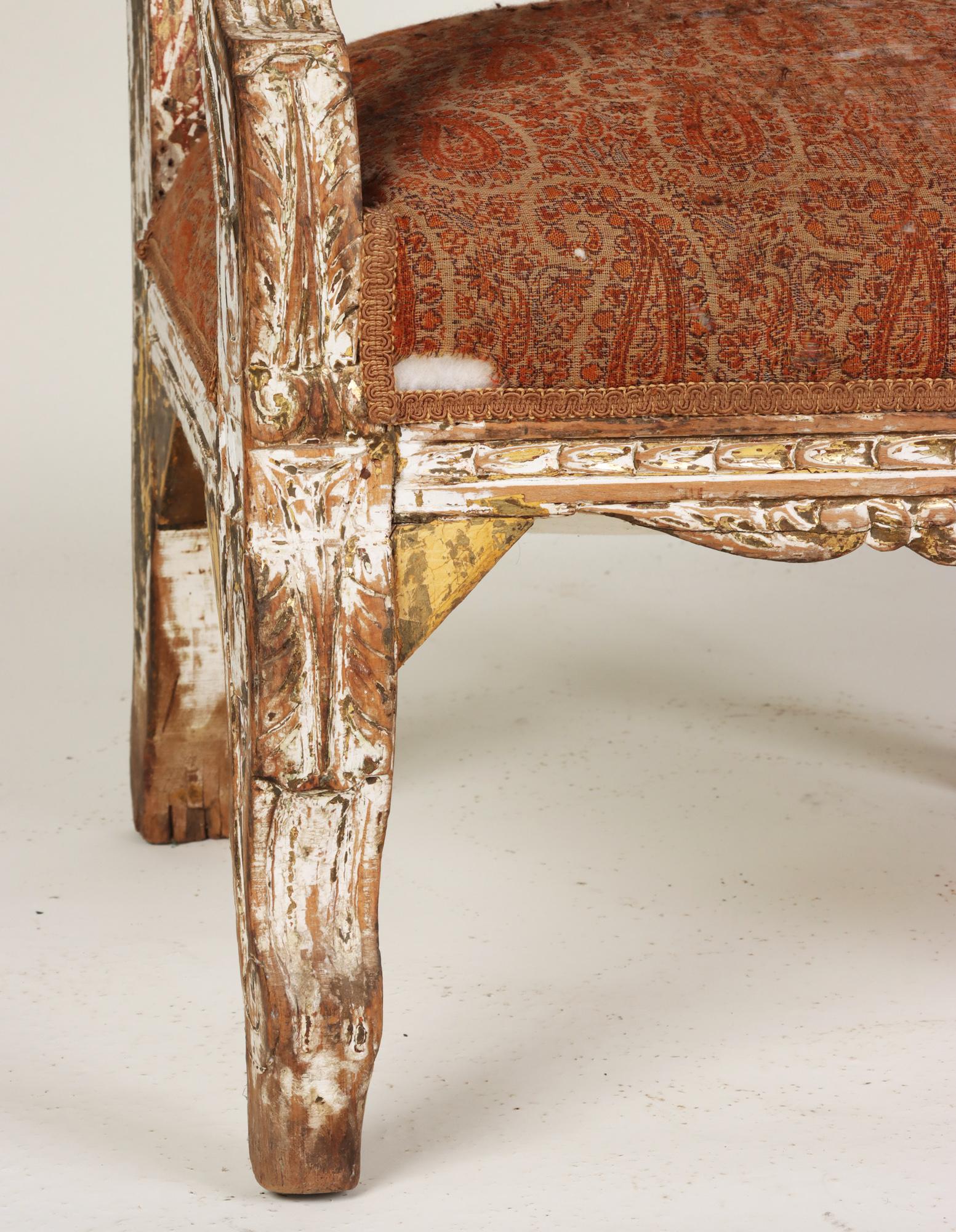 Paire de fauteuils monumentaux italiens sculptés de style trône, début du 19ème siècle en vente 2