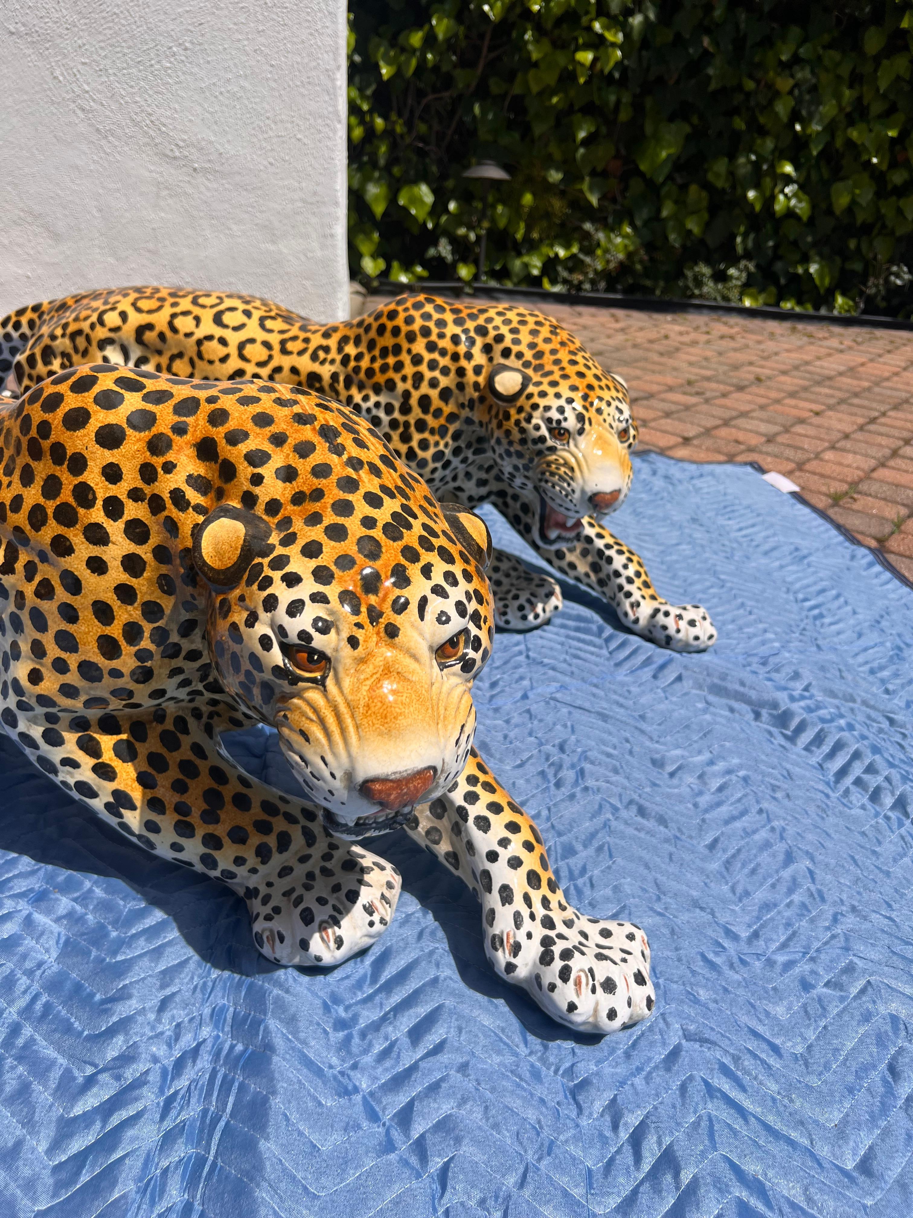 Pareja de monumentales leopardos de cerámica italiana de época, mediados del siglo XX 6