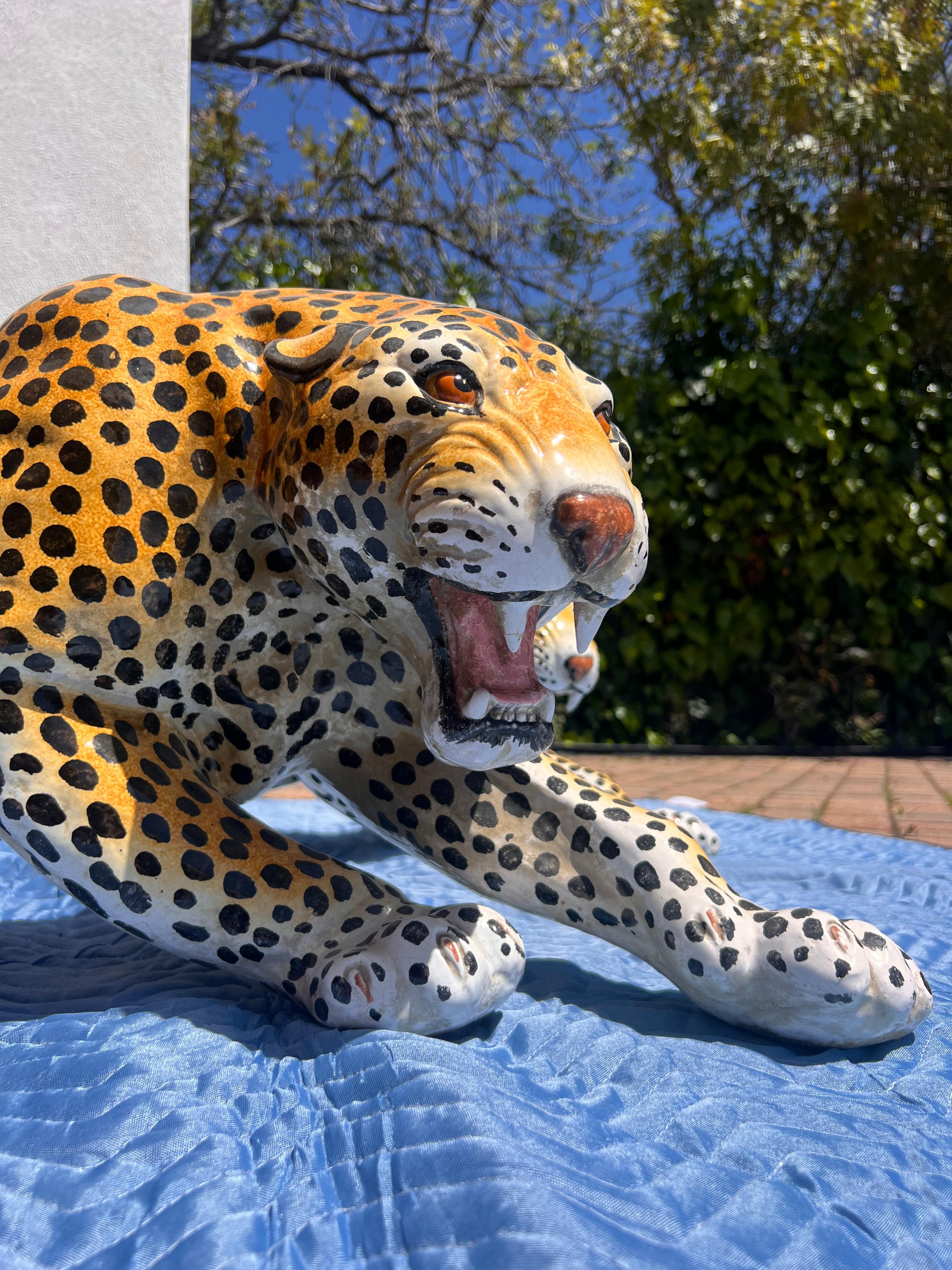 Pareja de monumentales leopardos de cerámica italiana de época, mediados del siglo XX 7
