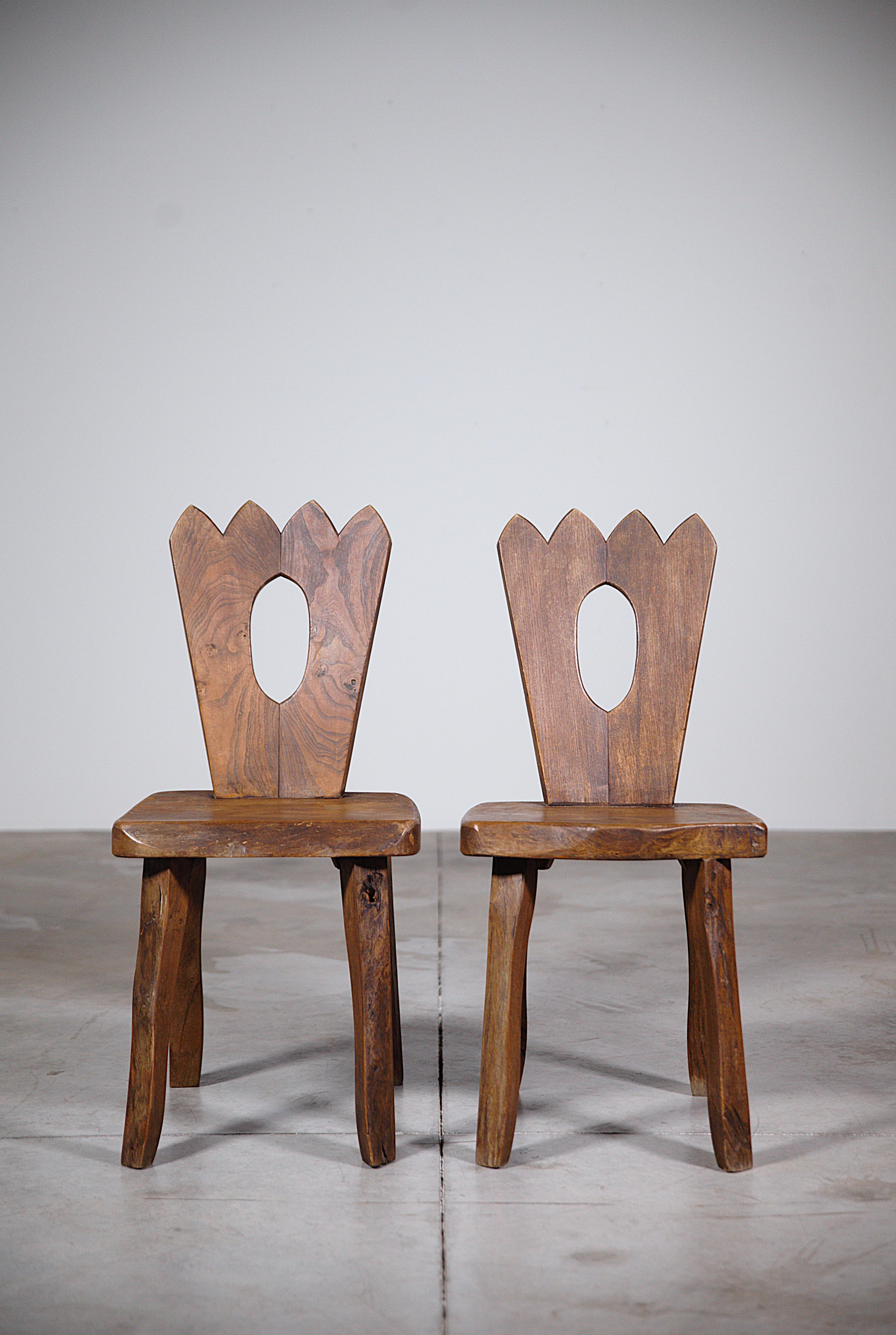 A Pair of Mountain Dining Chairs by Aranjou France 1970's (Holz) im Angebot