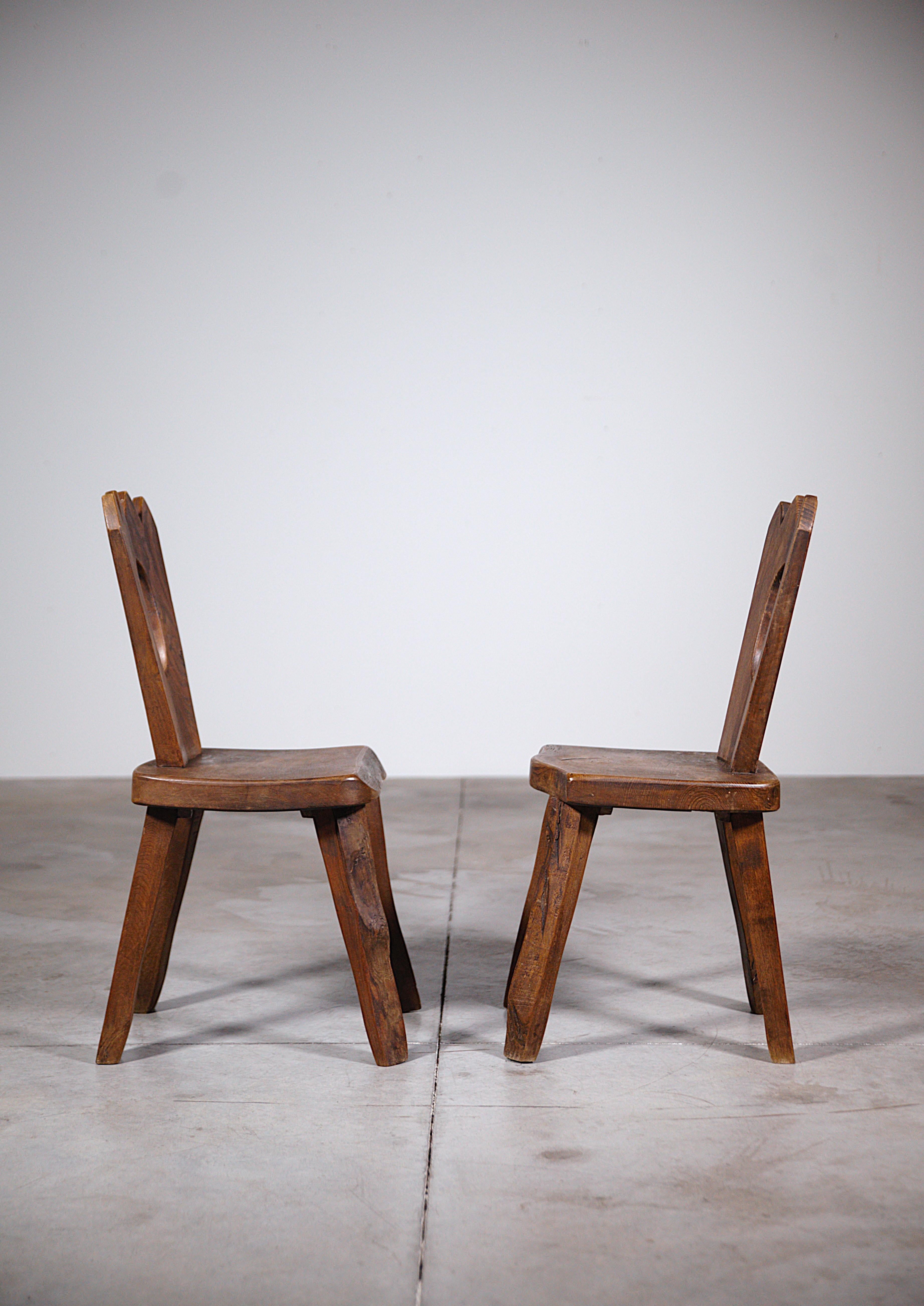 A Pair of Mountain Dining Chairs by Aranjou France 1970's im Angebot 3