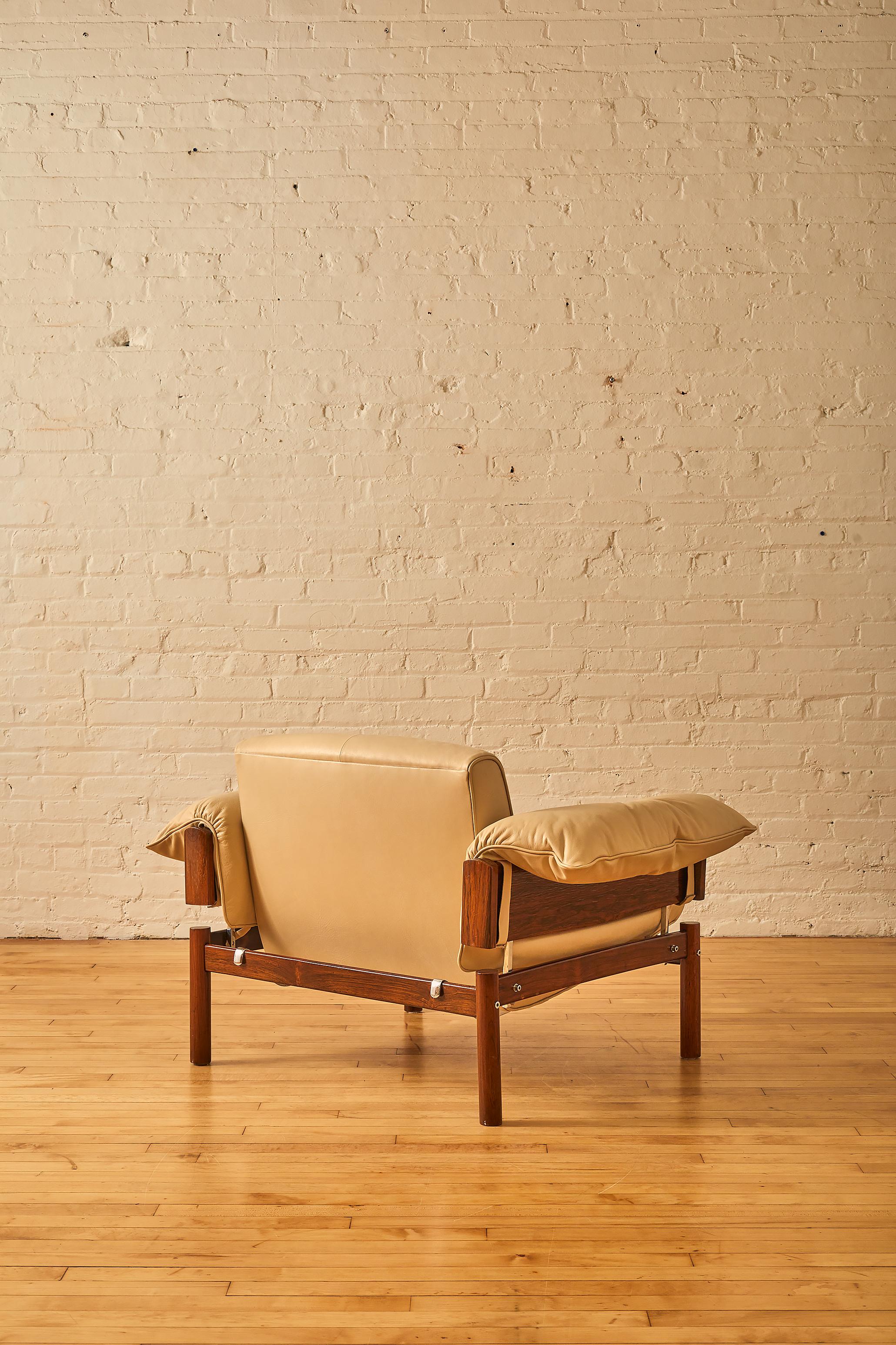 Mid-Century Modern Pair of MP-13 Armchairs by Percival Lafer