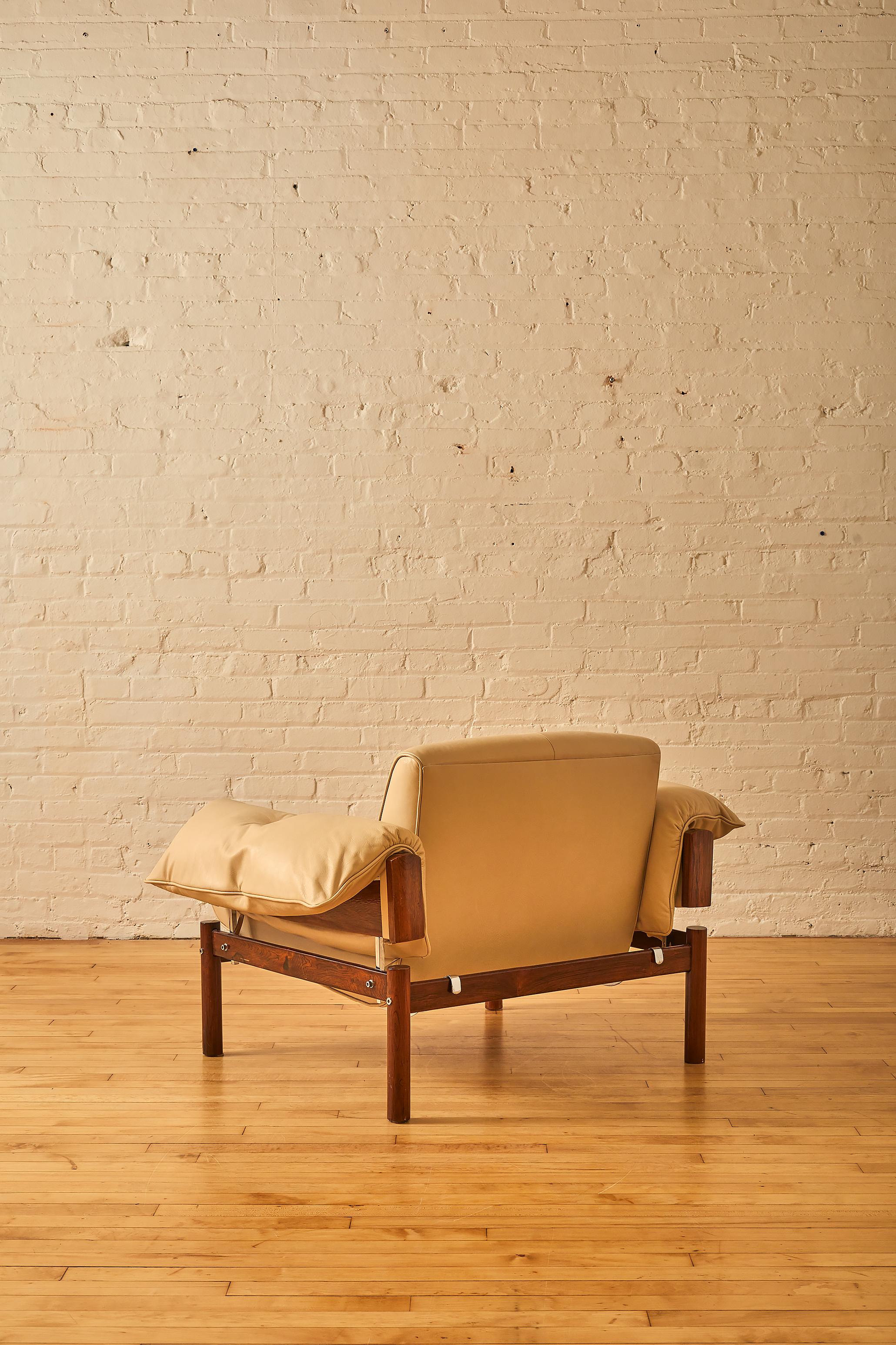 Pair of MP-13 Armchairs by Percival Lafer In Excellent Condition In Long Island City, NY