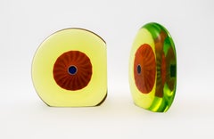 Un par de sujetalibros de cristal de Murano.