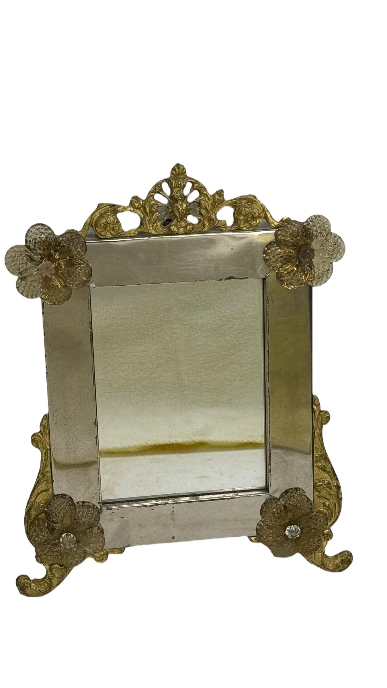 Ein Paar Murano-Glasspiegel mit geräucherten Blumen 1950er Jahre, Italien Venedig-Venedig (Handgefertigt) im Angebot