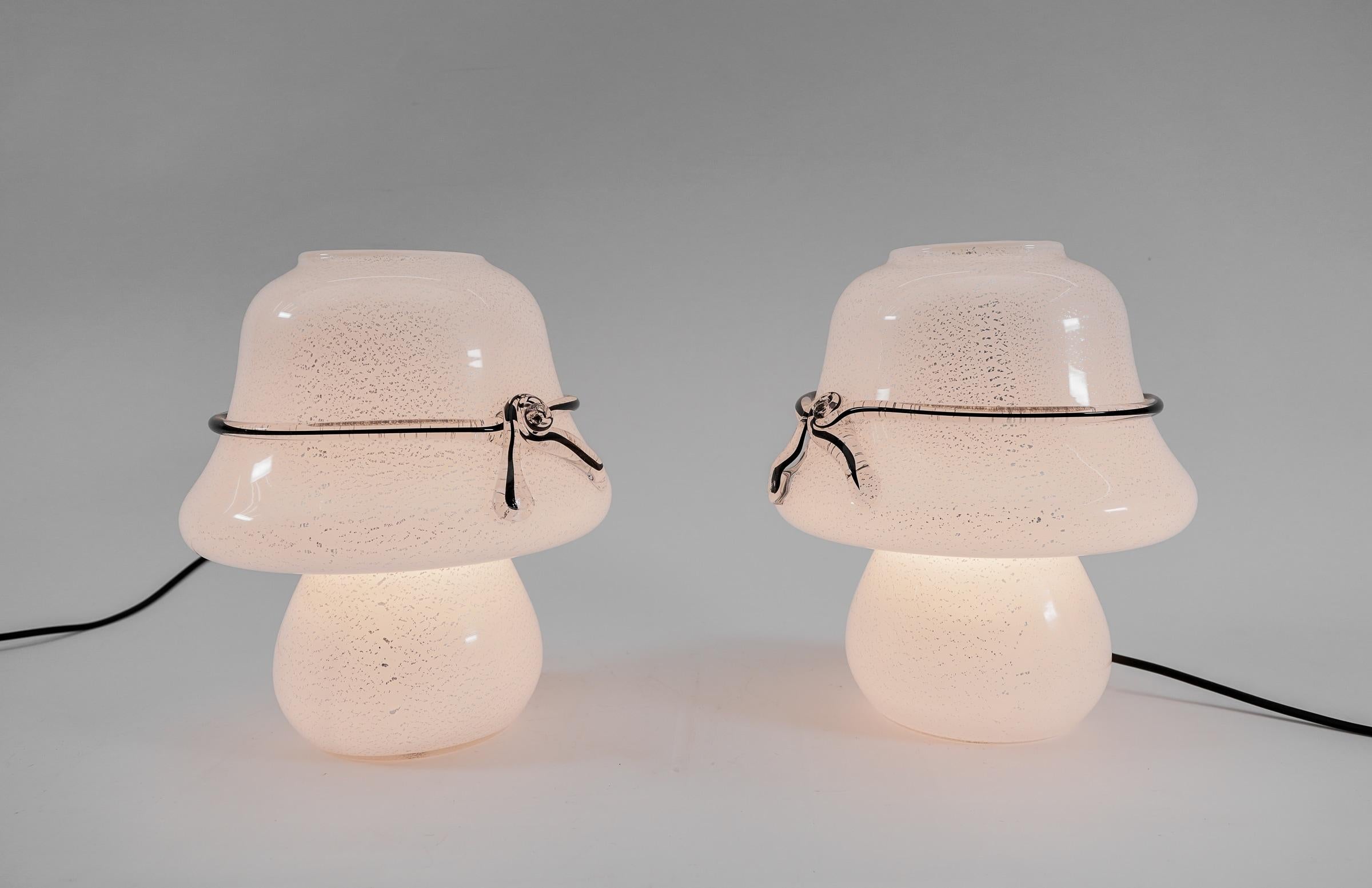 Paire de lampes de table en forme de champignon de Murano avec plaques d'argent fermées, années 1960 Excellent état - En vente à Nürnberg, Bayern