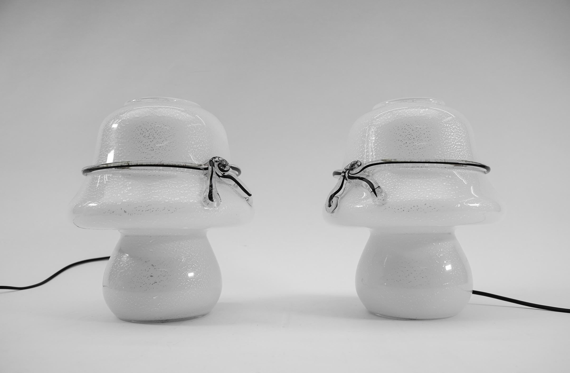 Mid-20th Century Pair of Murano Mushroom Table Lamps with Enclosed Silver Platelets, 1960s For Sale